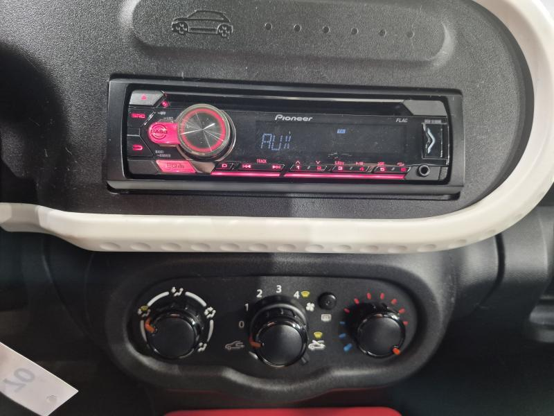 Renault Twingo III — photo 11