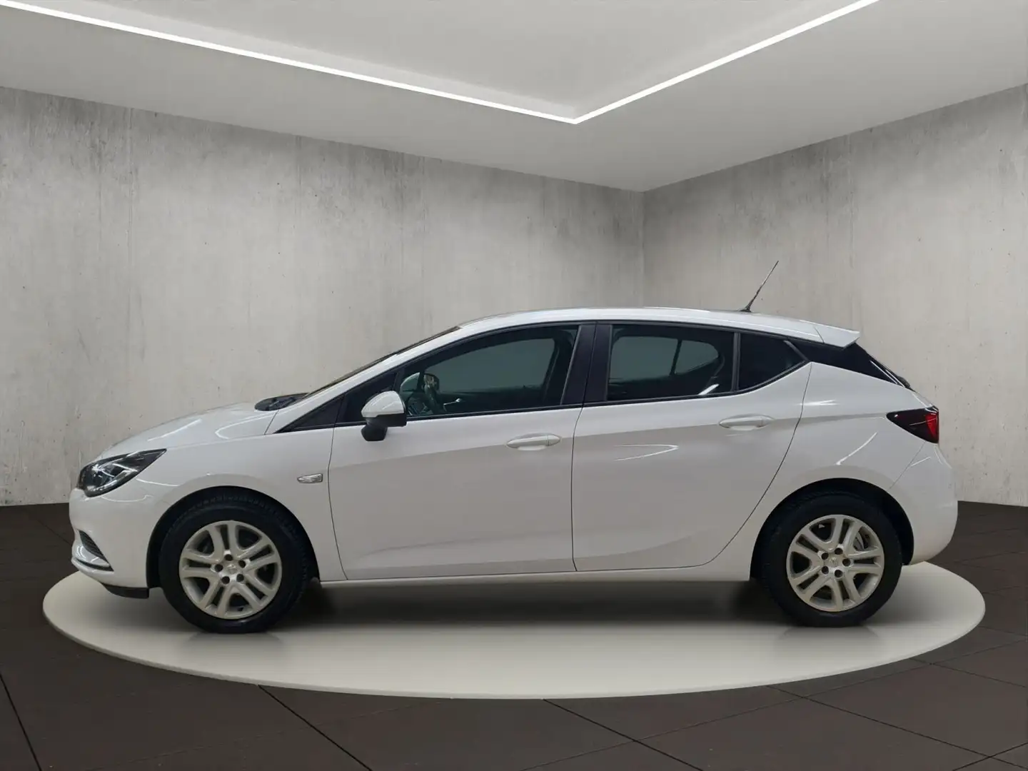 Opel Astra . Blanc - 2