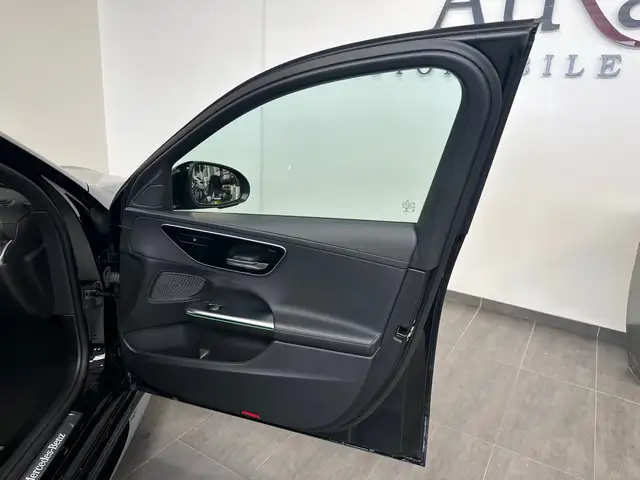 Mercedes-Benz C-Class view 8