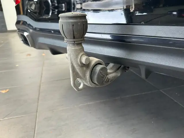 Mercedes-Benz C-Class view 10