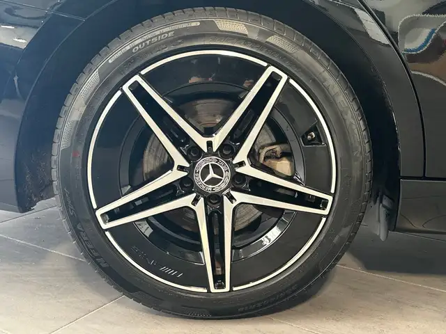 Mercedes-Benz C-Class view 3