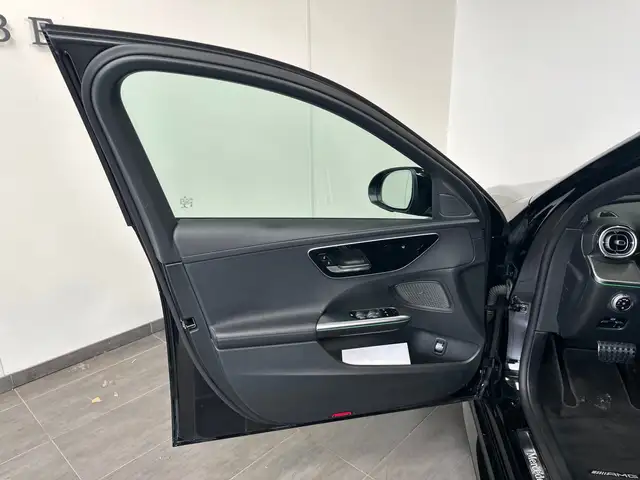 Mercedes-Benz C-Class view 6
