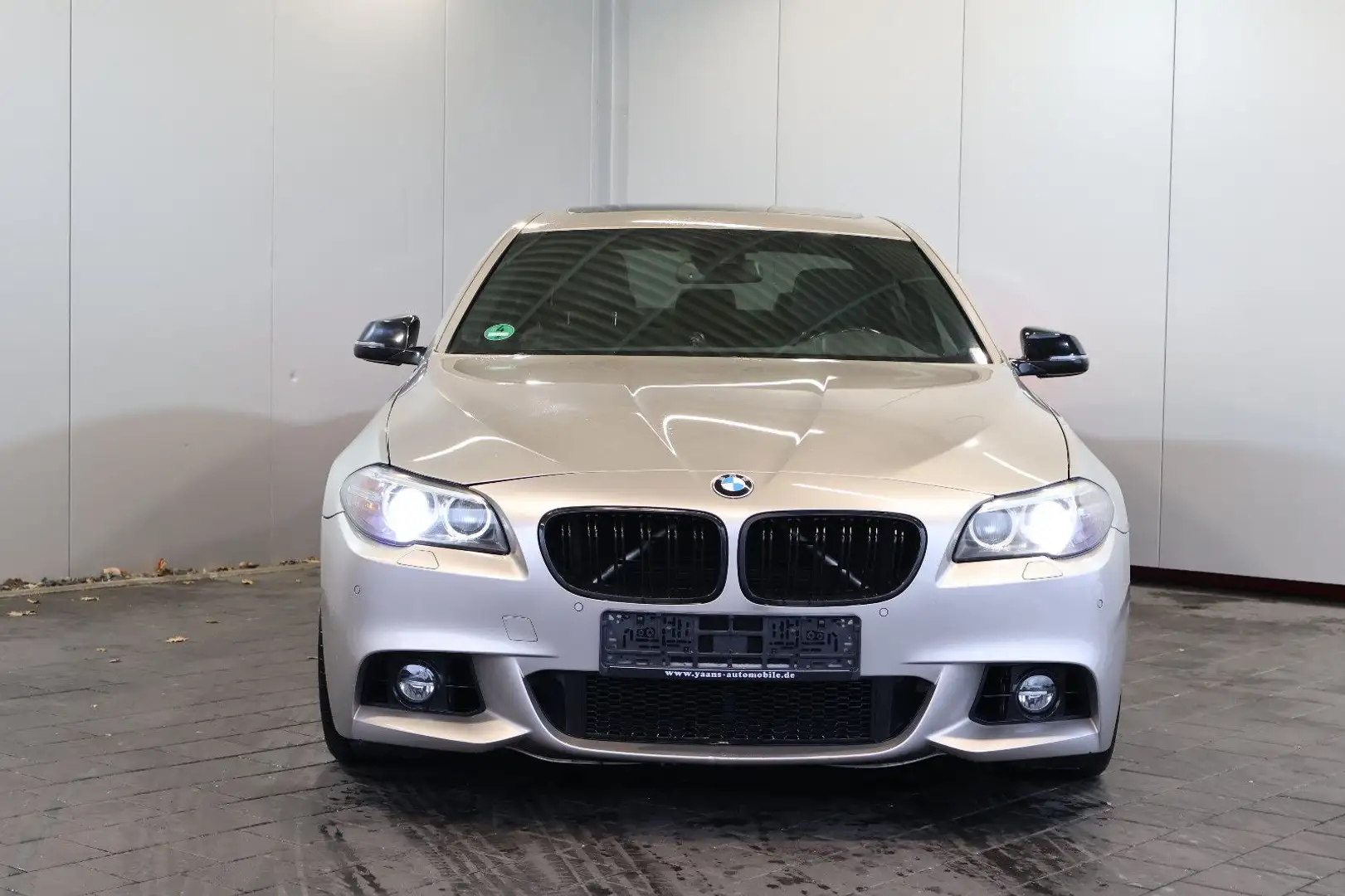 BMW 525 d M Sport Shadow H/K+HUD+NAVI+XEN+GSD+19" Silber - 2