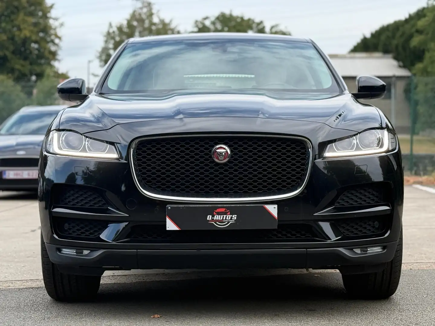 Jaguar F-Pace Aut. Portfolio-Pano-Trekhaak-Leer-Gps-Pano-Full Zwart - 1
