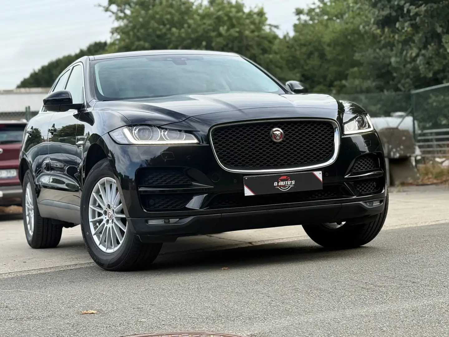 Jaguar F-Pace Aut. Portfolio-Pano-Trekhaak-Leer-Gps-Pano-Full Zwart - 2