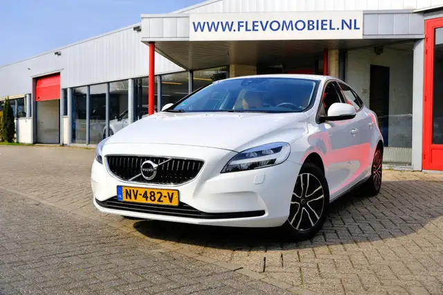Volvo V40 2.0 T2 Nordic+ Leder|1e Eig|Navi|Clima|LMV