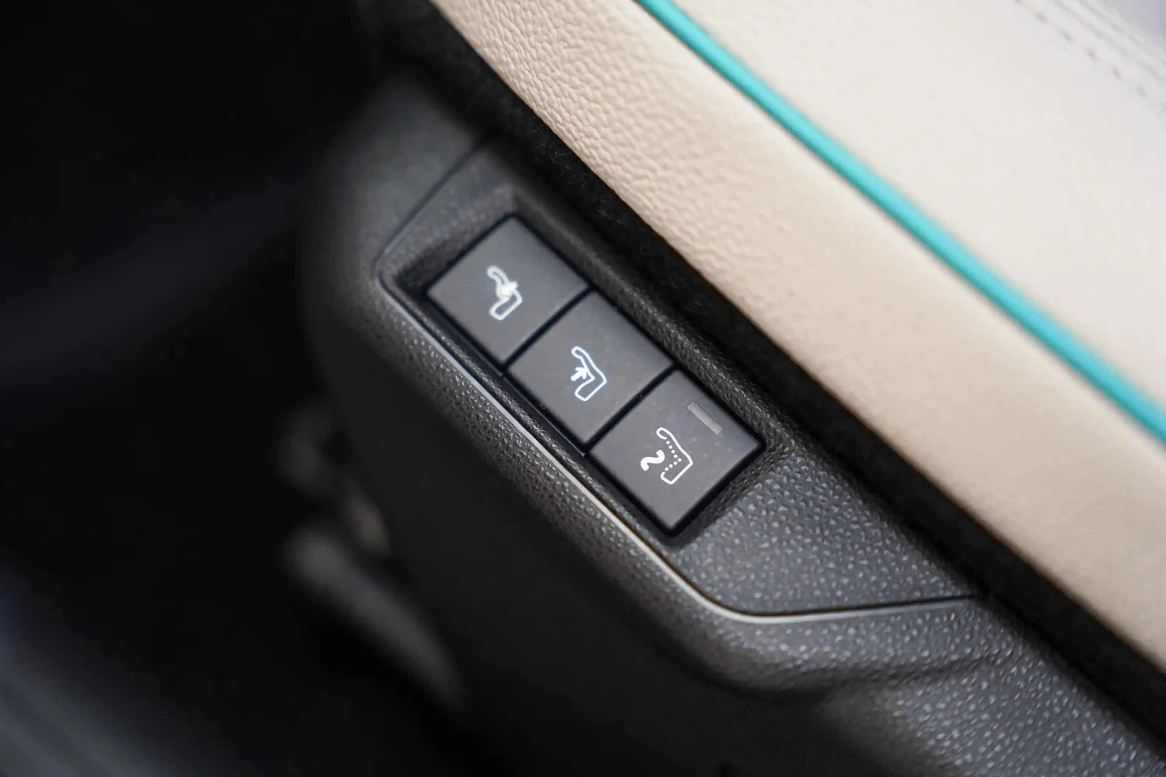 Fiat 600e RED 54 kWh [ Navi Apple/Android Adapt. cruise Lede — photo 13