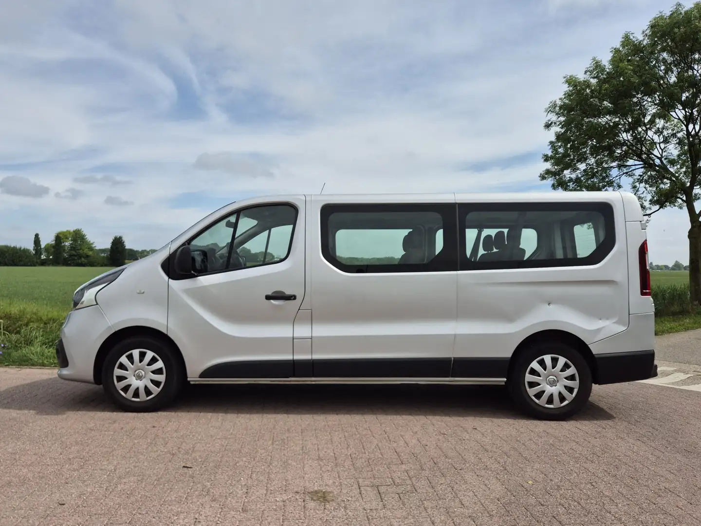 Renault Trafic Passenger 1.6 dCi Grand Authentique 9 Persoons Air Grey - 2
