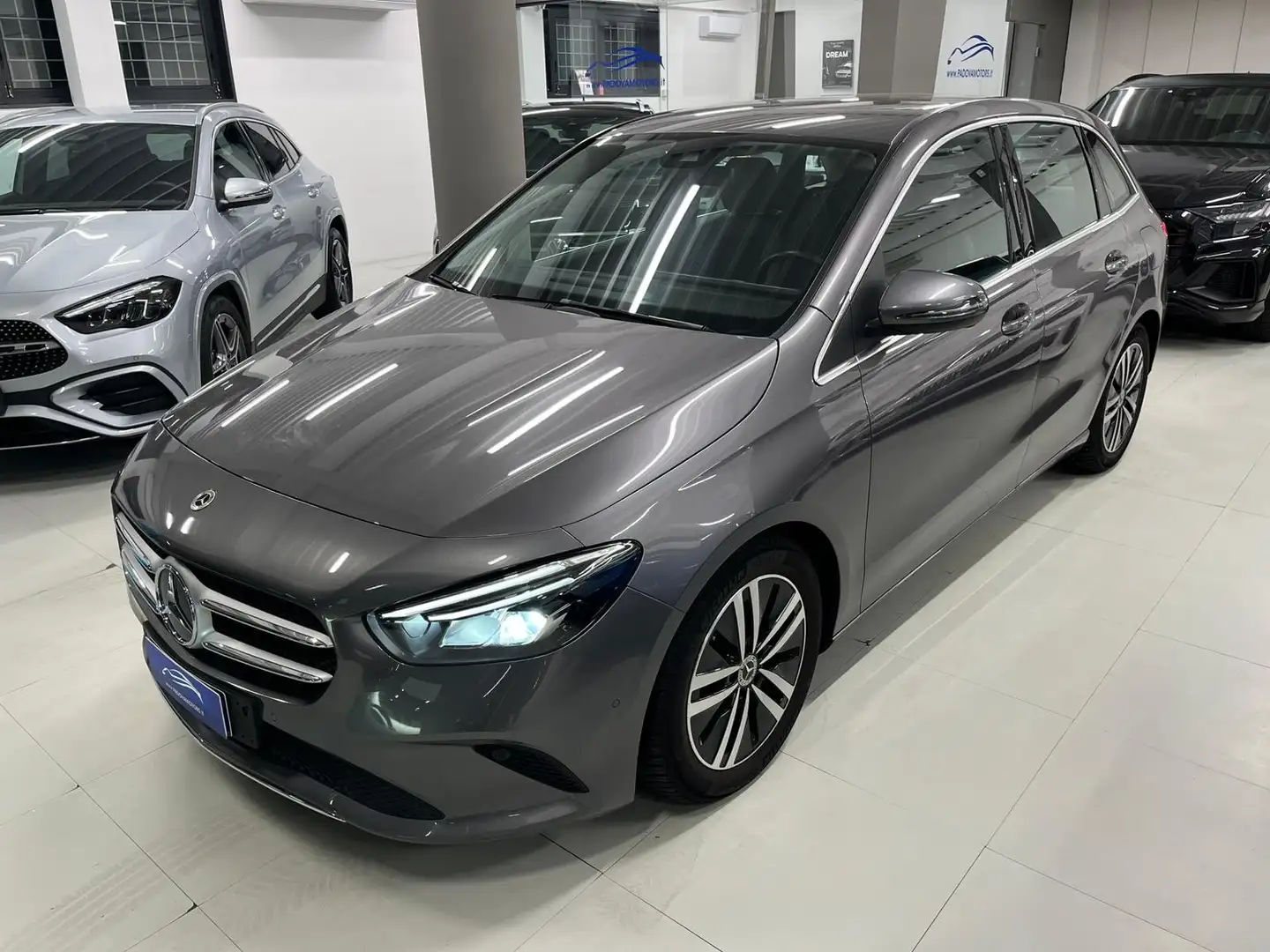 Mercedes-Benz B 180 d 116cv Automatica Executive Grigio - 1