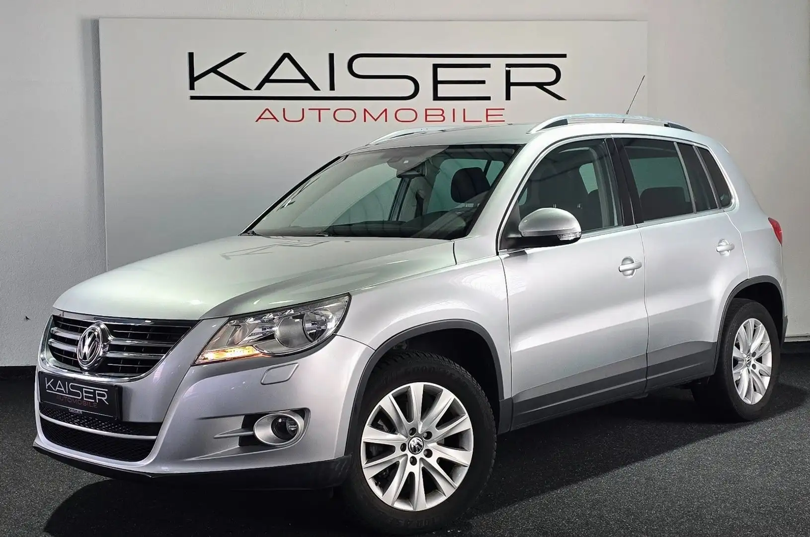 Volkswagen Tiguan Sport & Style 4Motion 2,0 TSI*NAVI*8FACH Silber - 1
