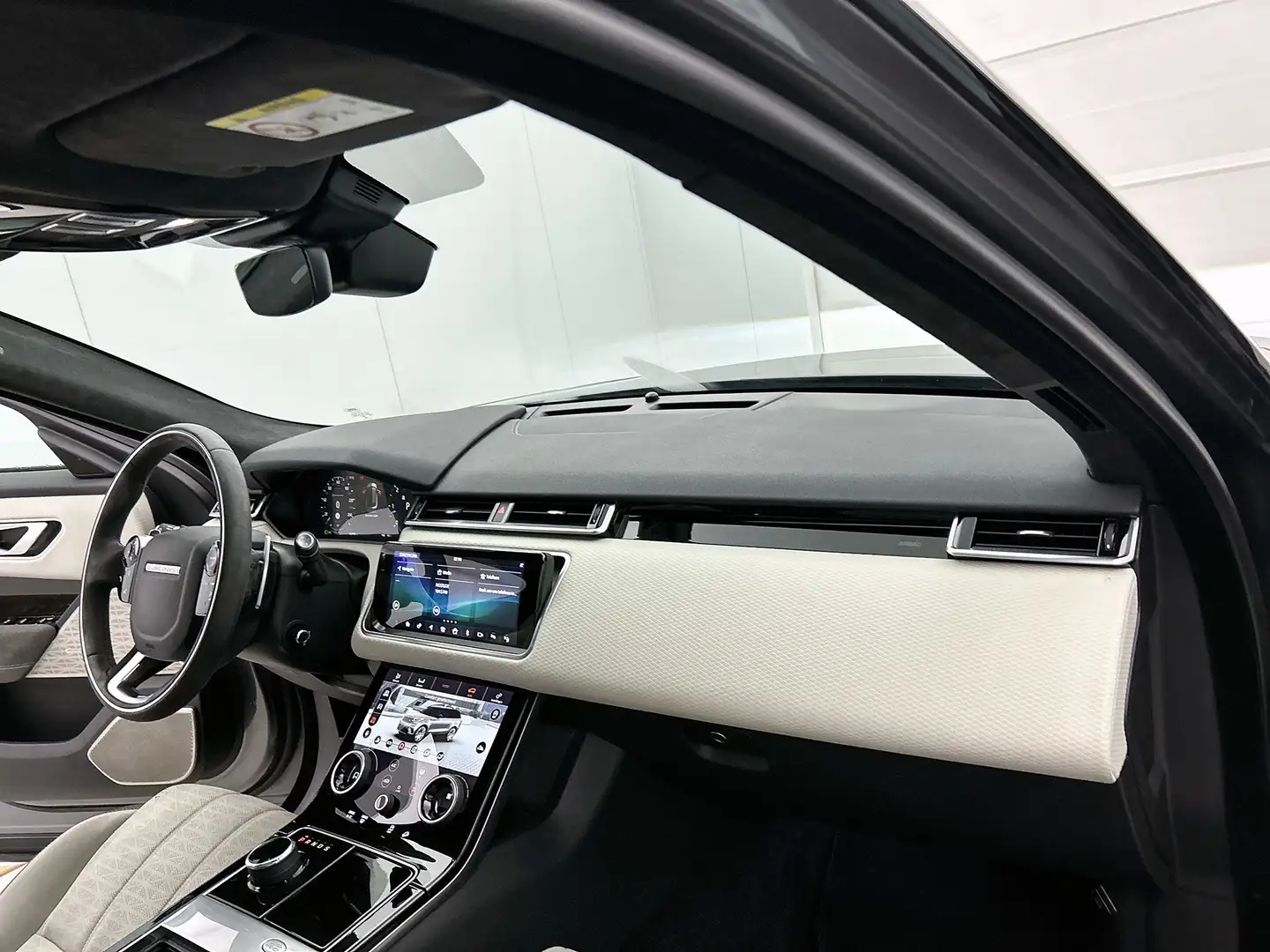 Land Rover Range Rover Velar 3.0 V6 AWD R-Dynamic HSE(Dealer OnderH, Panorama, Gris - 2