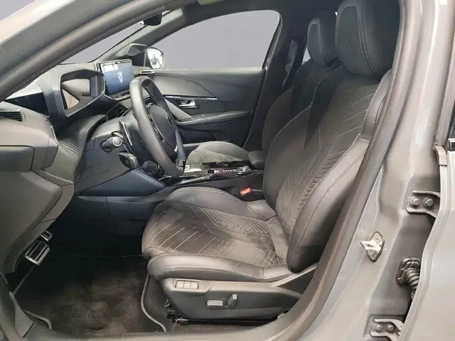 Peugeot 208 view 10