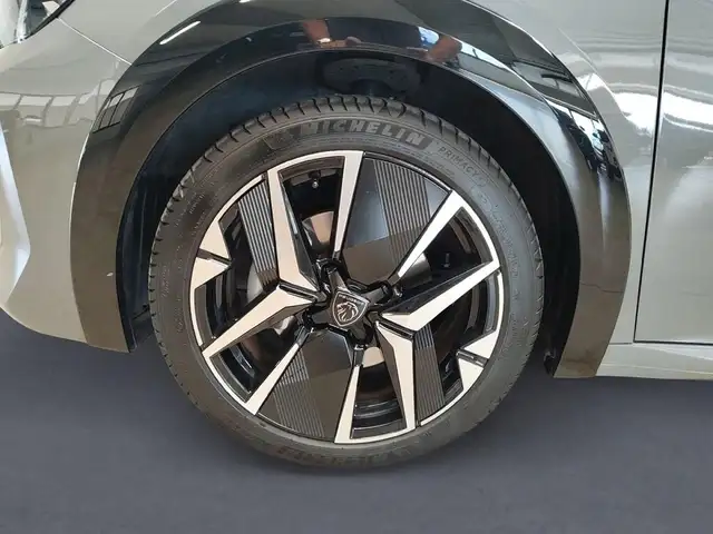 Peugeot 208 view 9