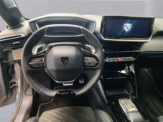 Peugeot 208 view 11