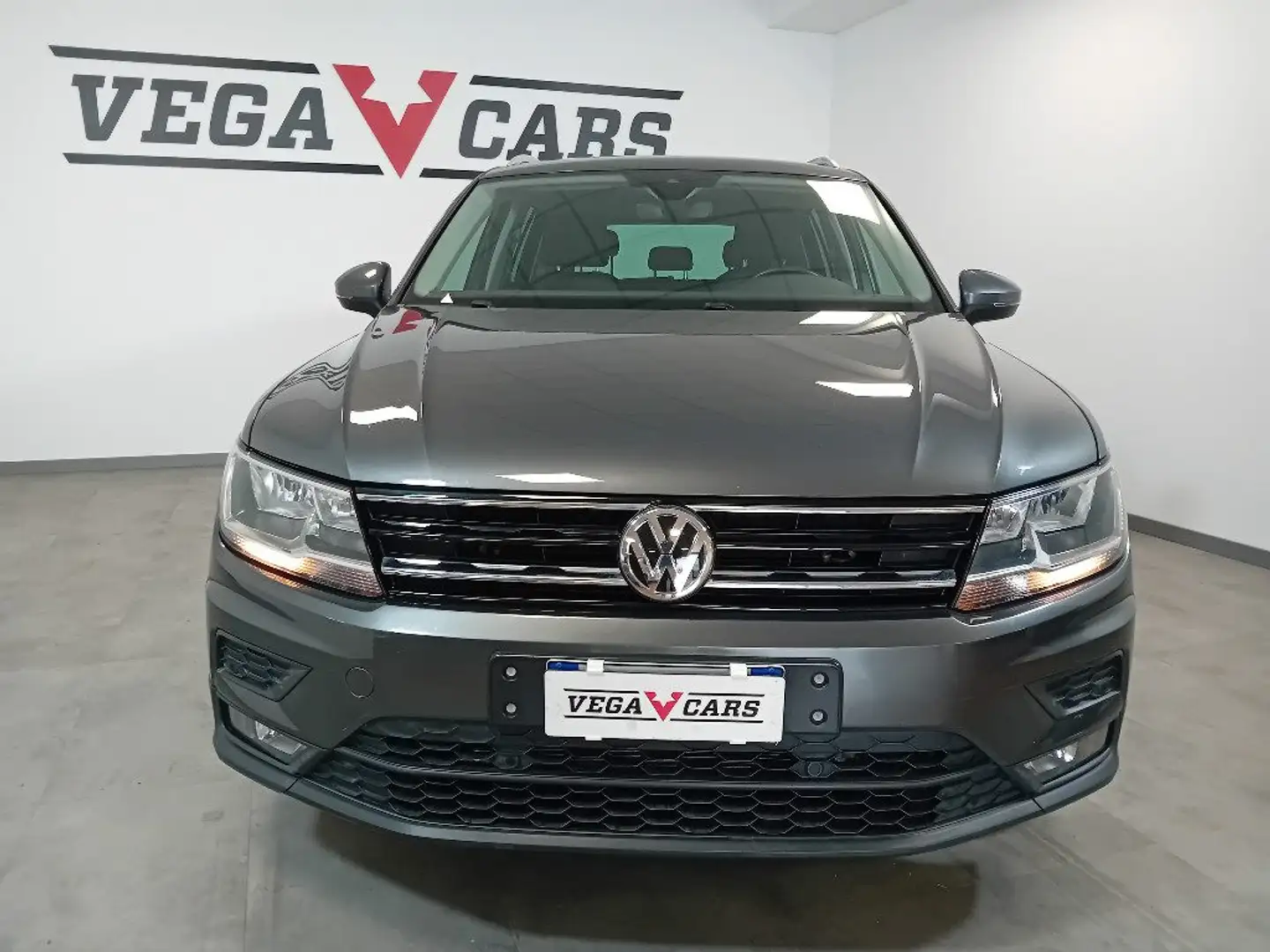Volkswagen Tiguan 2.0 TDI SCR 4MOTION DSG Business Gris - 2