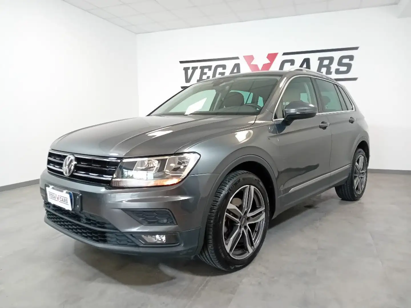 Volkswagen Tiguan 2.0 TDI SCR 4MOTION DSG Business Gris - 1