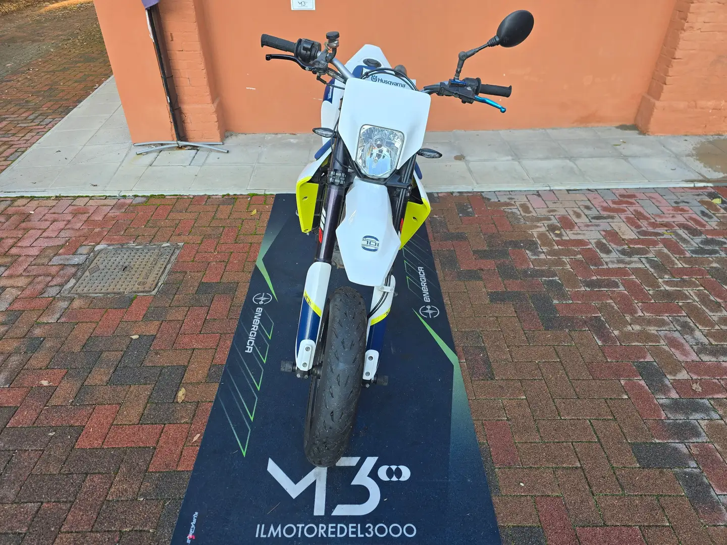 Husqvarna 701 Supermoto Bianco - 2