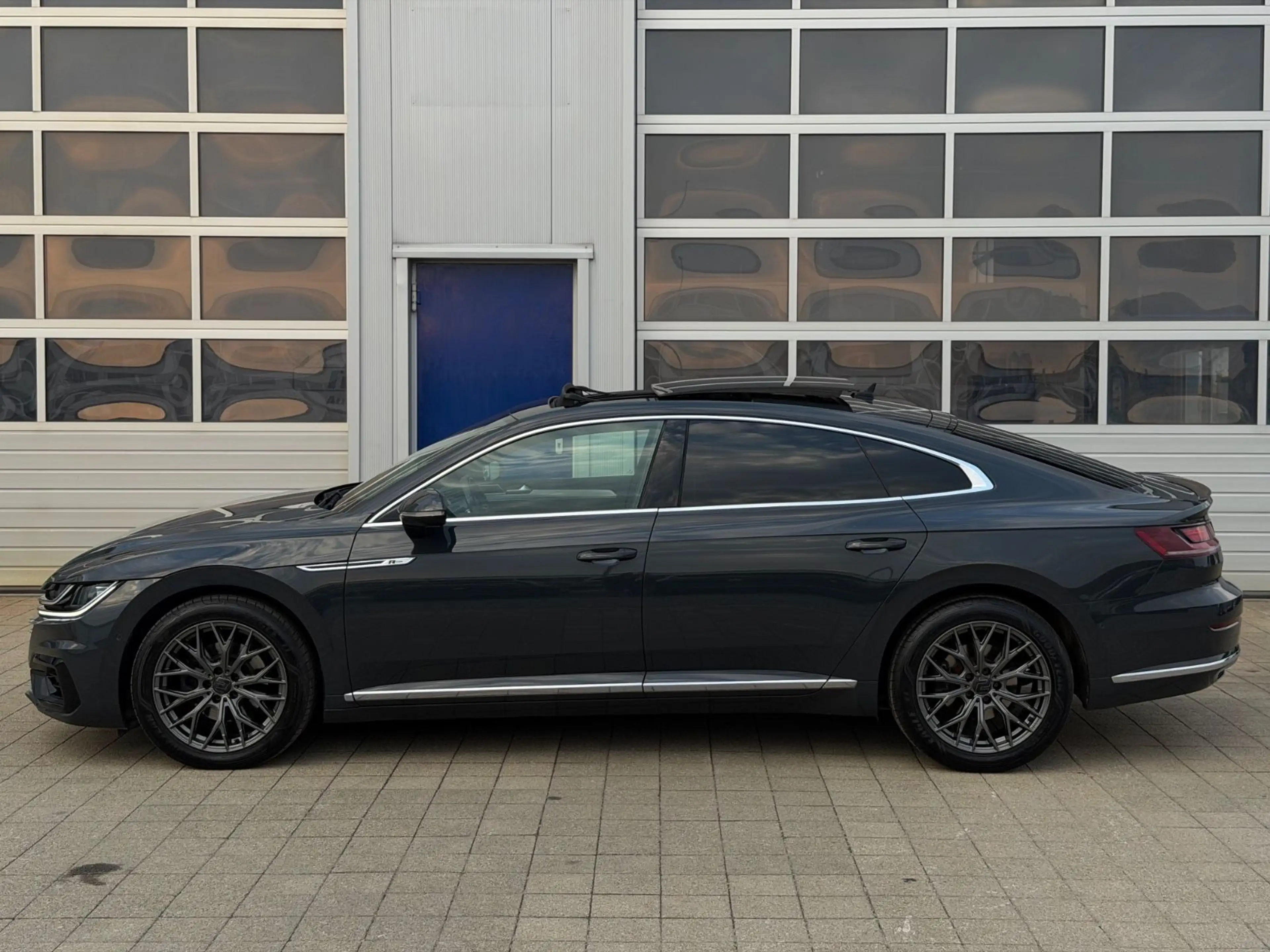 Volkswagen Arteon R-Line 2.0TSI Virtual Pano ACC Kamera Ahk — photo 4