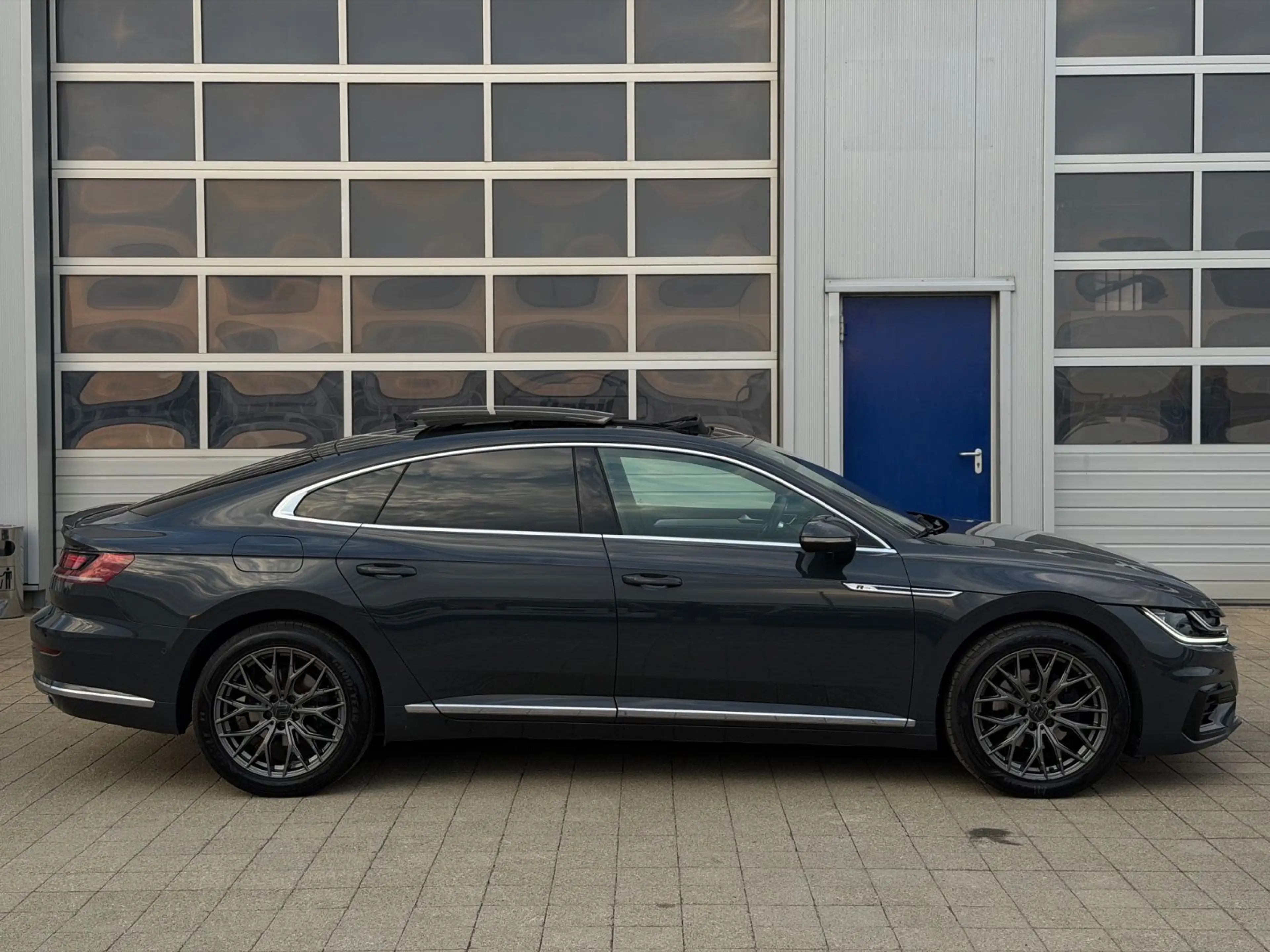 Volkswagen Arteon R-Line 2.0TSI Virtual Pano ACC Kamera Ahk — photo 5