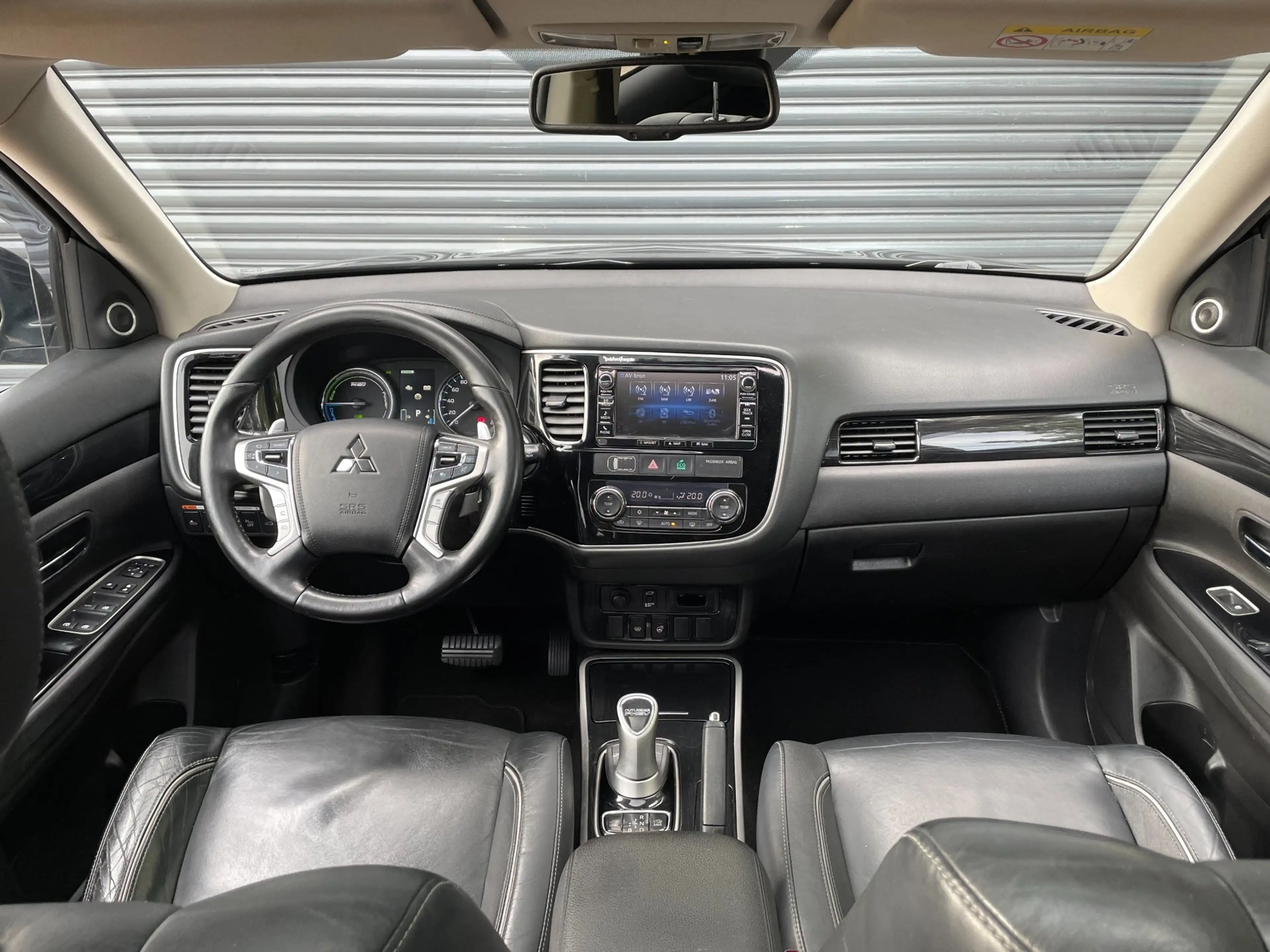 Mitsubishi Outlander 2.0 PHEV Instyle+ Schuifdak | Trekhaak | Camera | — photo 15