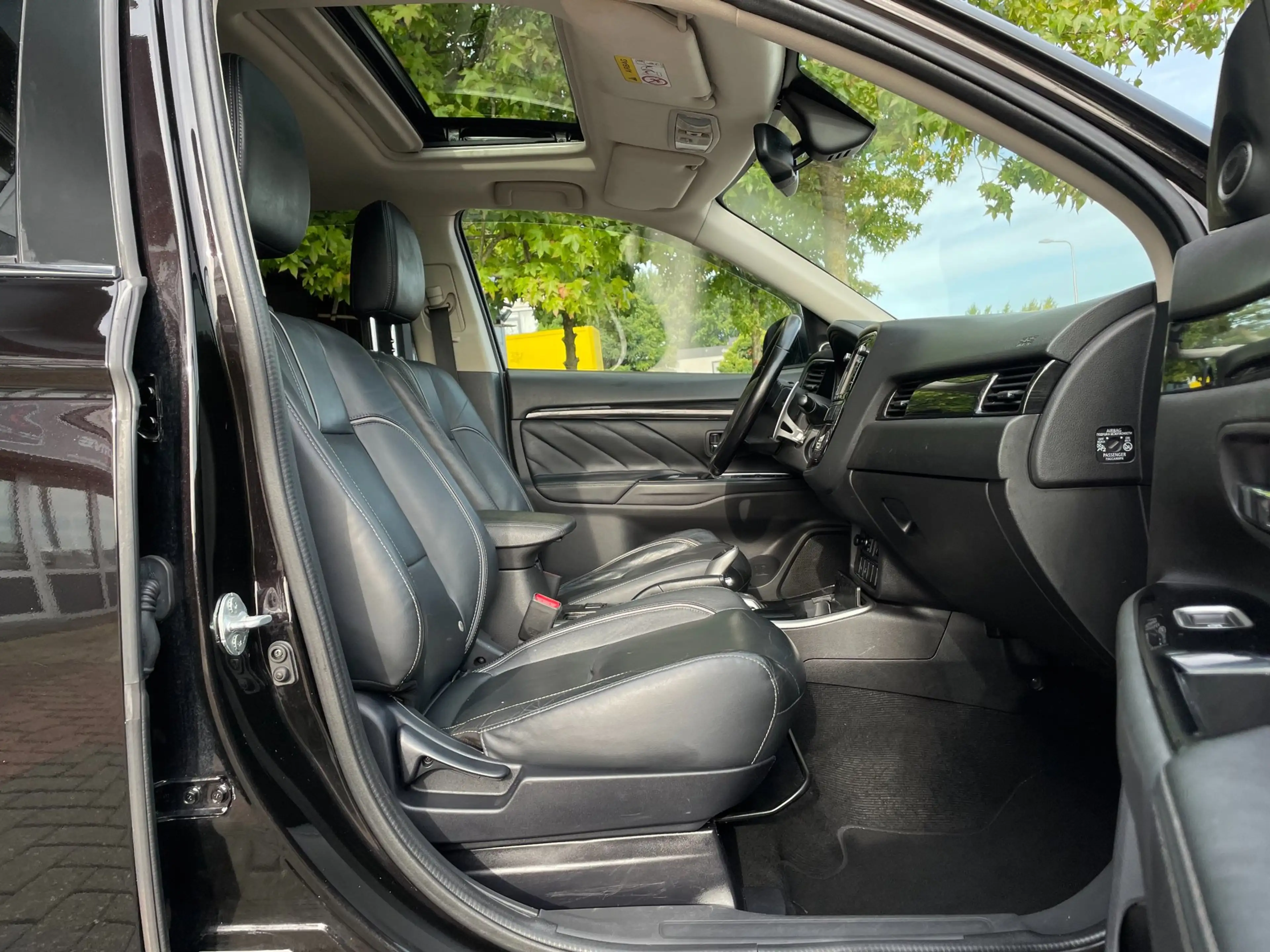 Mitsubishi Outlander 2.0 PHEV Instyle+ Schuifdak | Trekhaak | Camera | — photo 19