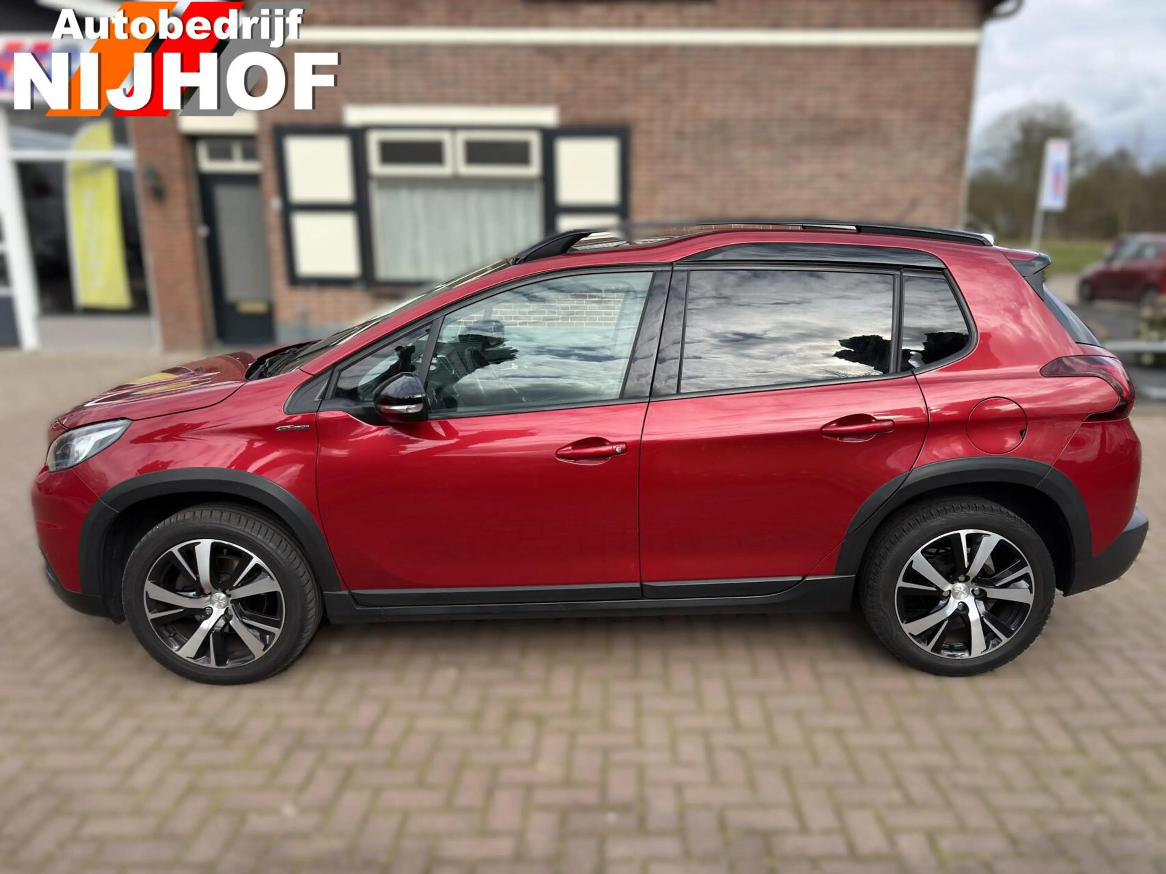 Peugeot 2008 1.2 PureTech GT-line — photo 3