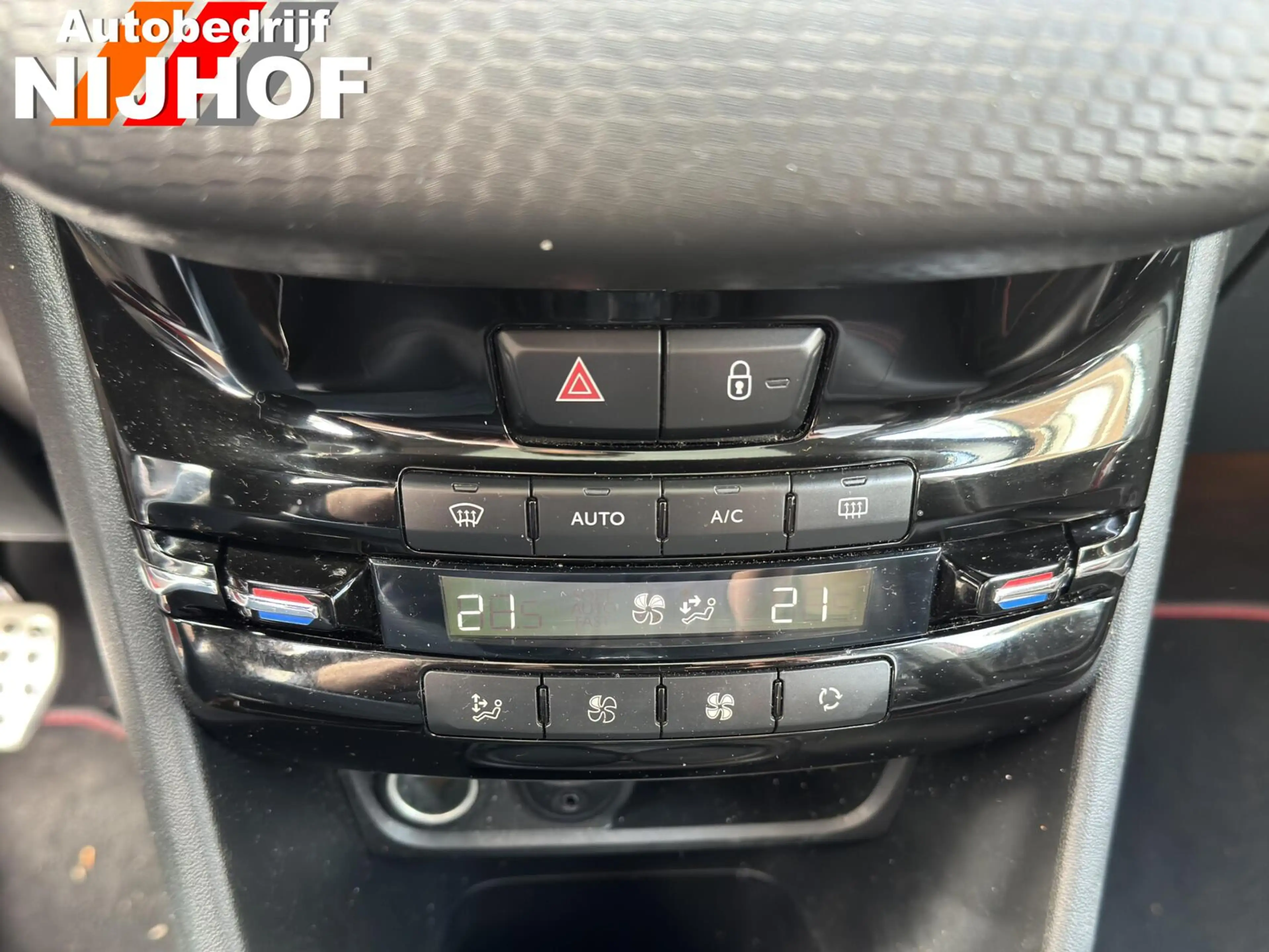 Peugeot 2008 1.2 PureTech GT-line — photo 12