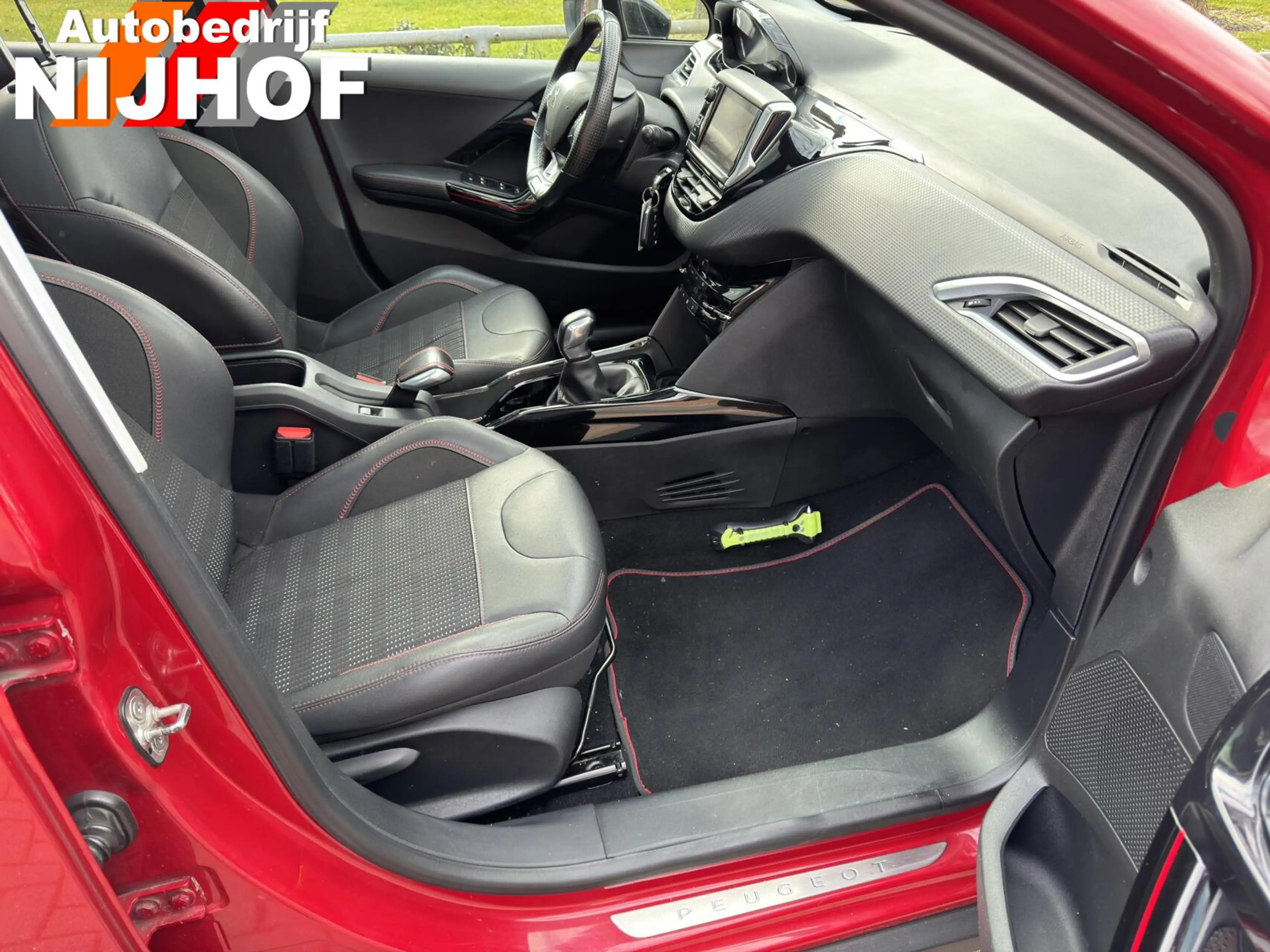 Peugeot 2008 1.2 PureTech GT-line — photo 28
