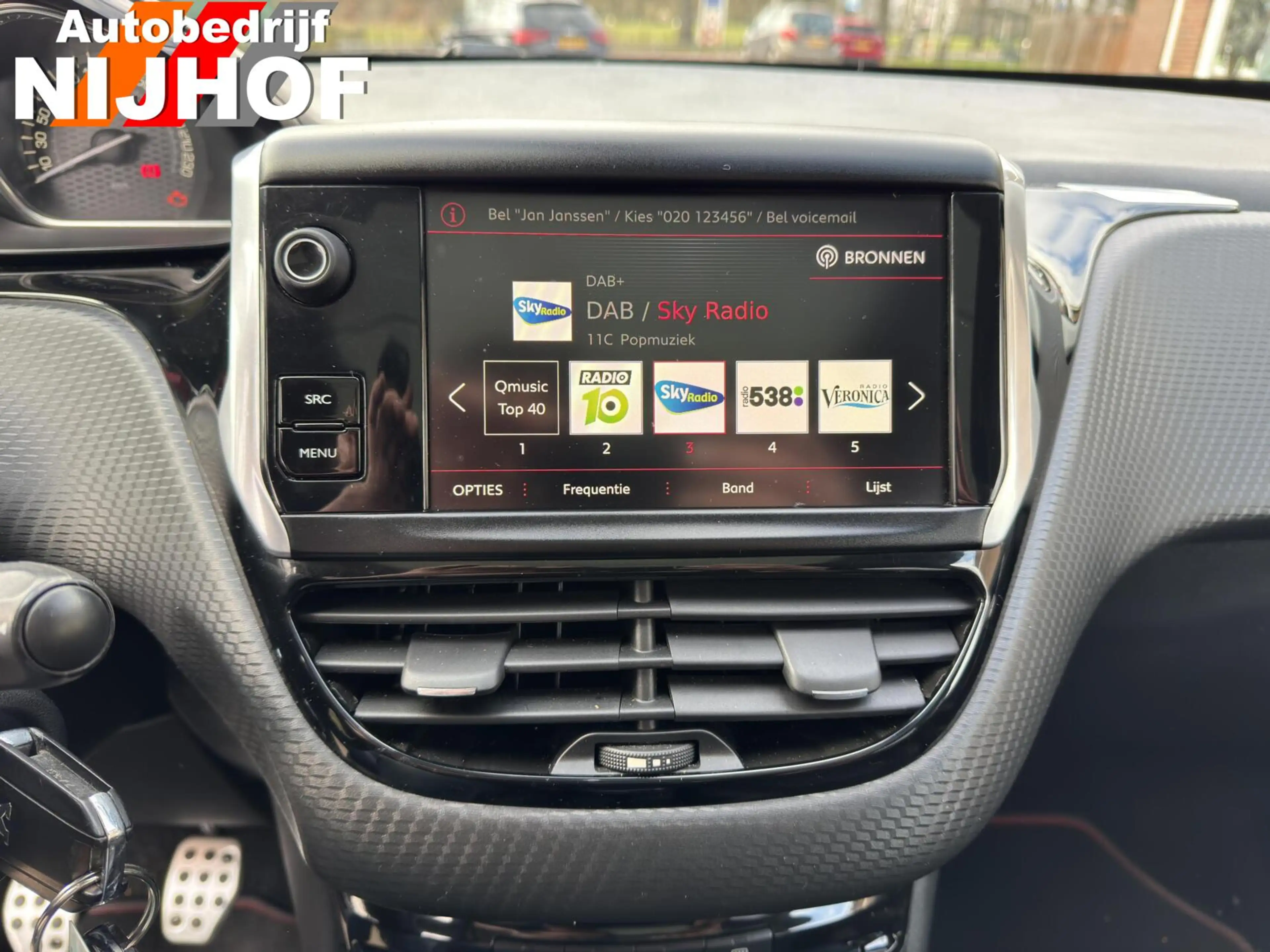 Peugeot 2008 1.2 PureTech GT-line — photo 11