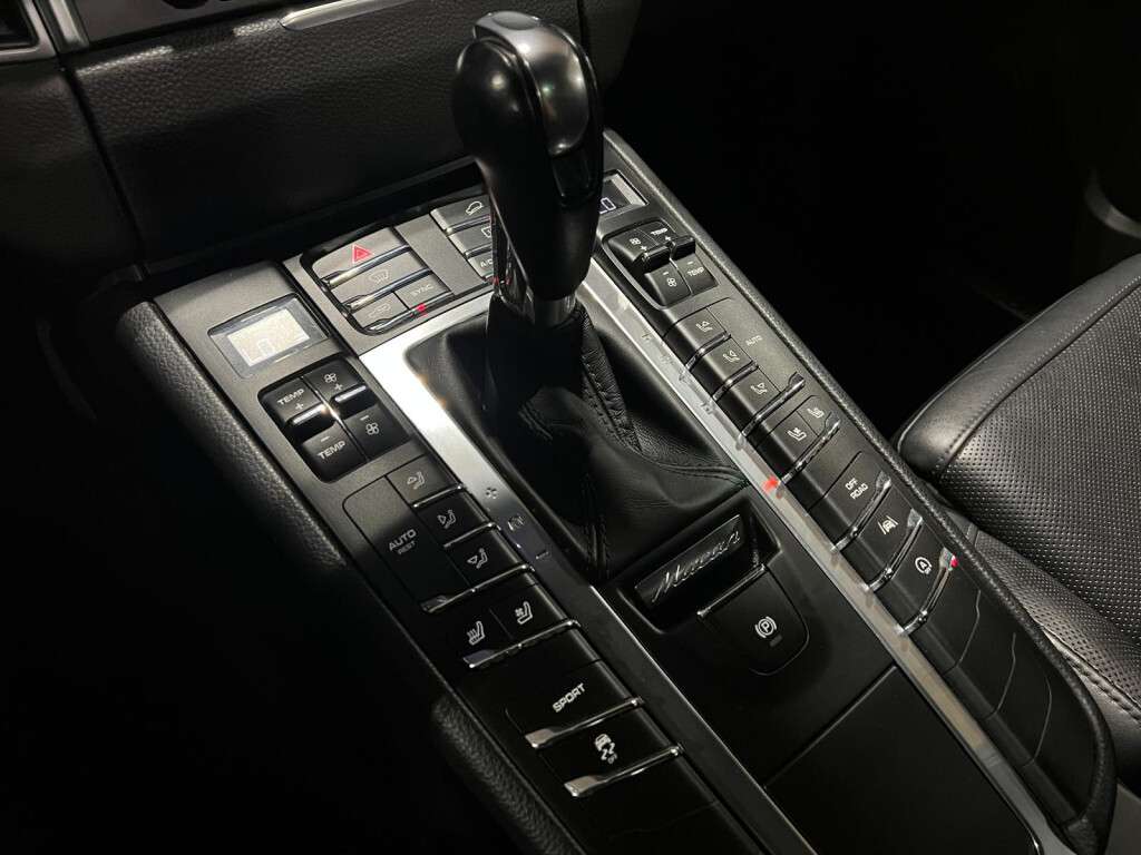 2018 Porsche Macan S Adaptive Cruise Navigation Bose Memory Panoromic thumb 43