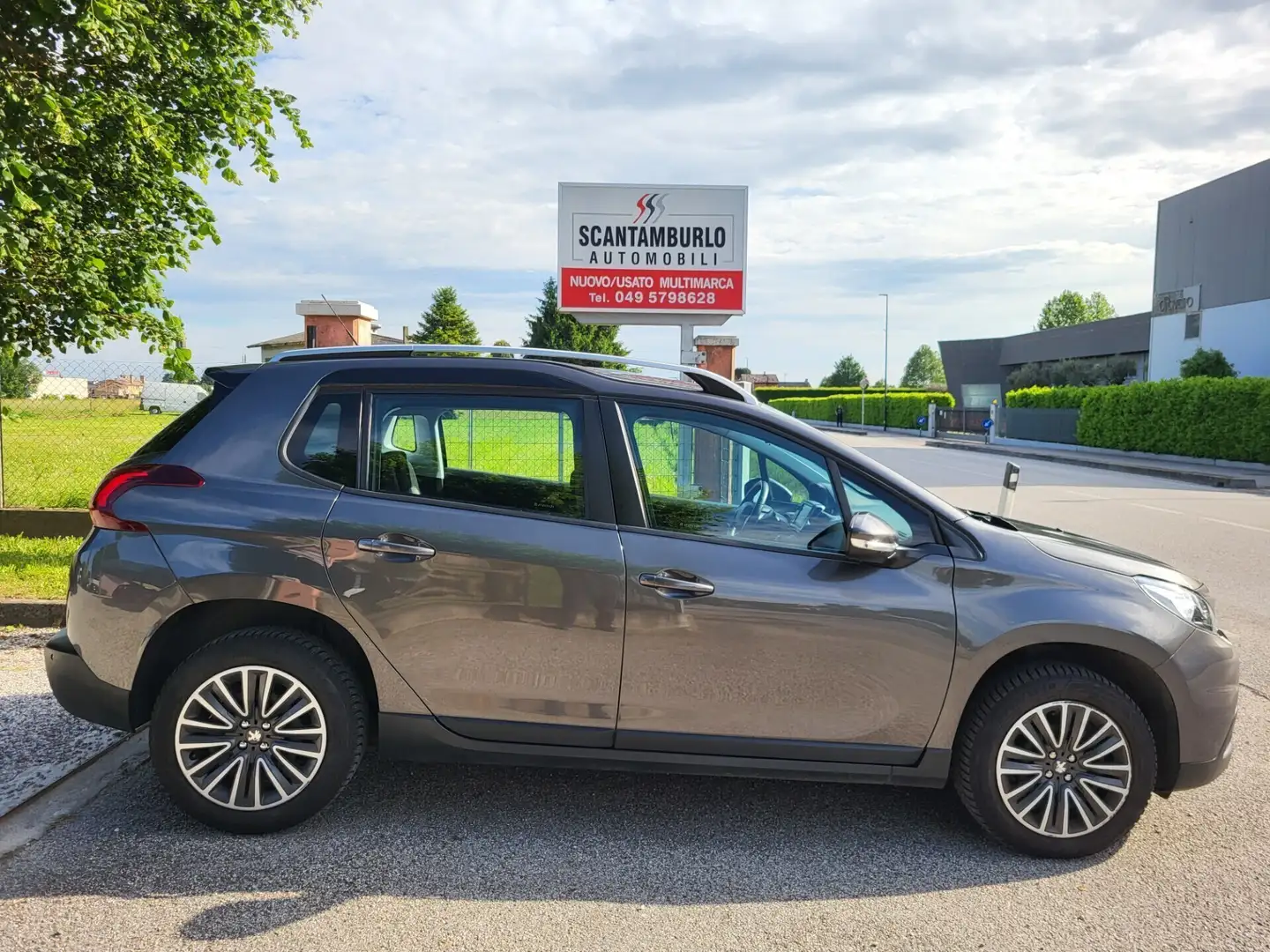 Peugeot 2008 PureTech 83 Allure Grau - 1