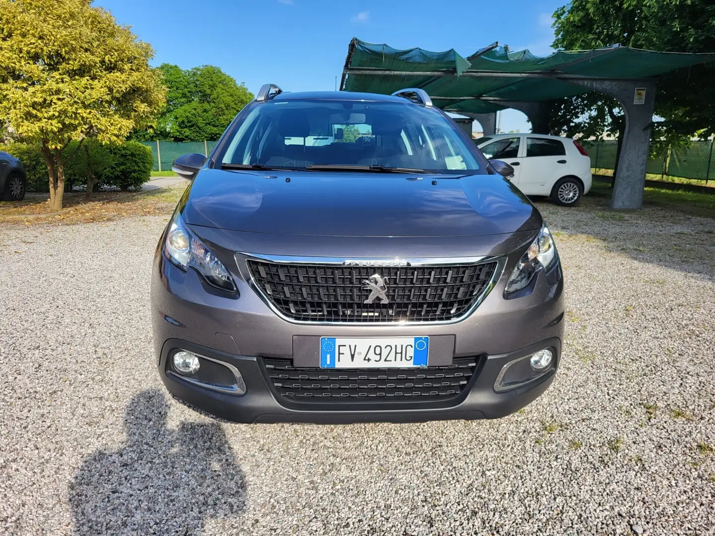 Peugeot 2008 PureTech 83 Allure Grau - 2