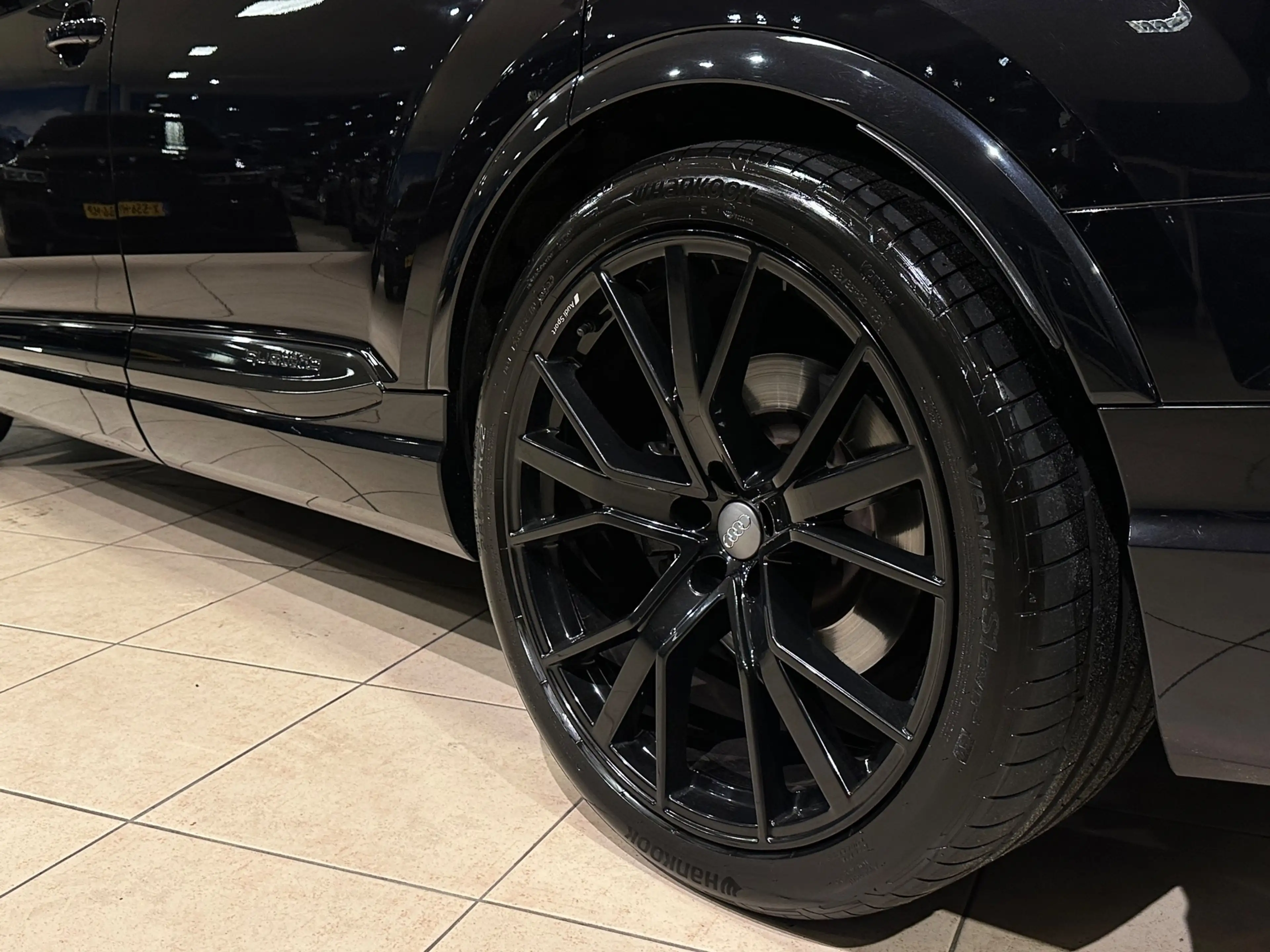 Audi SQ7 4.0 TDI Quattro Pro Line + Panorama/HUD/Black Edit — photo 14