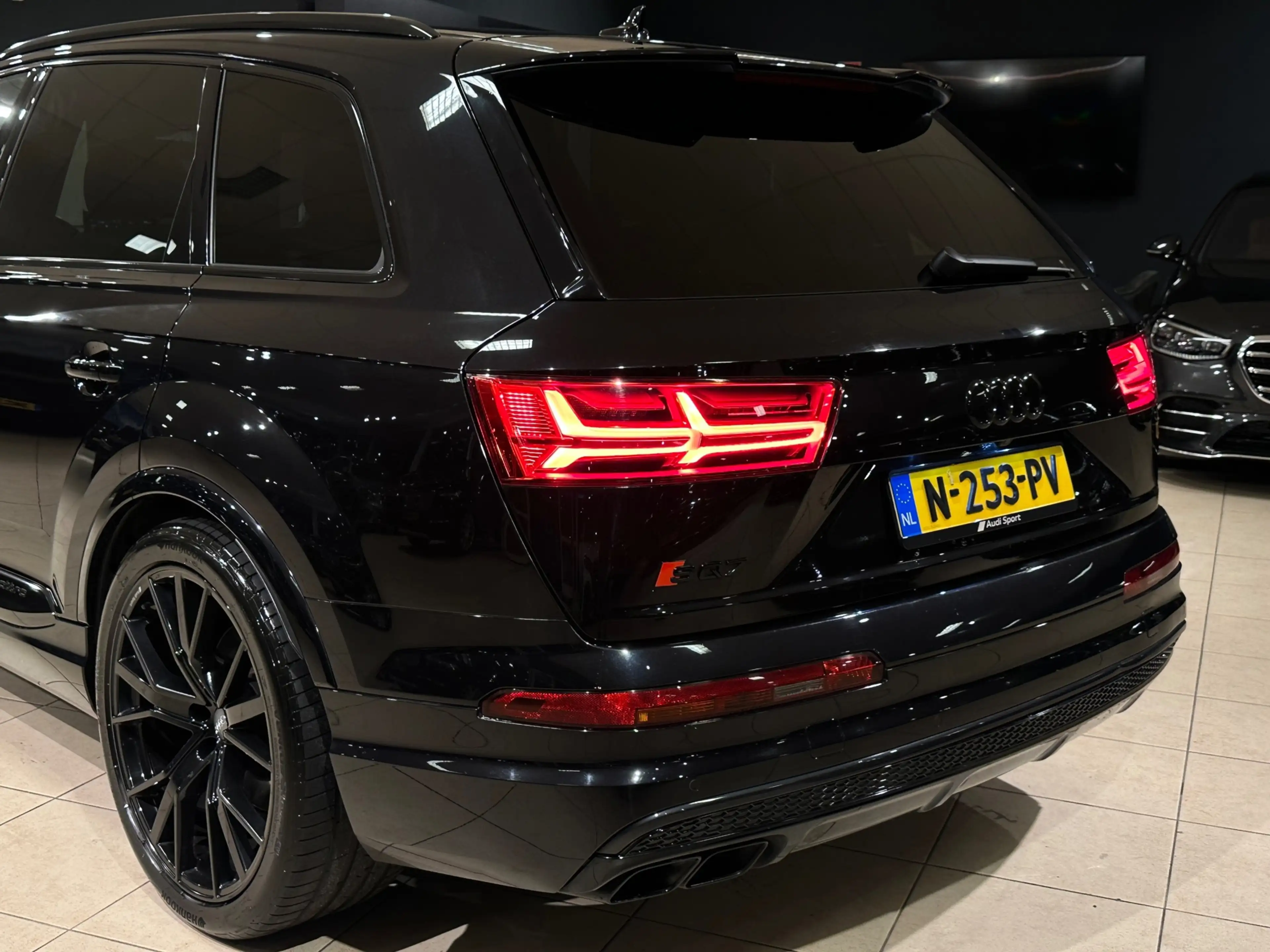 Audi SQ7 4.0 TDI Quattro Pro Line + Panorama/HUD/Black Edit — photo 12