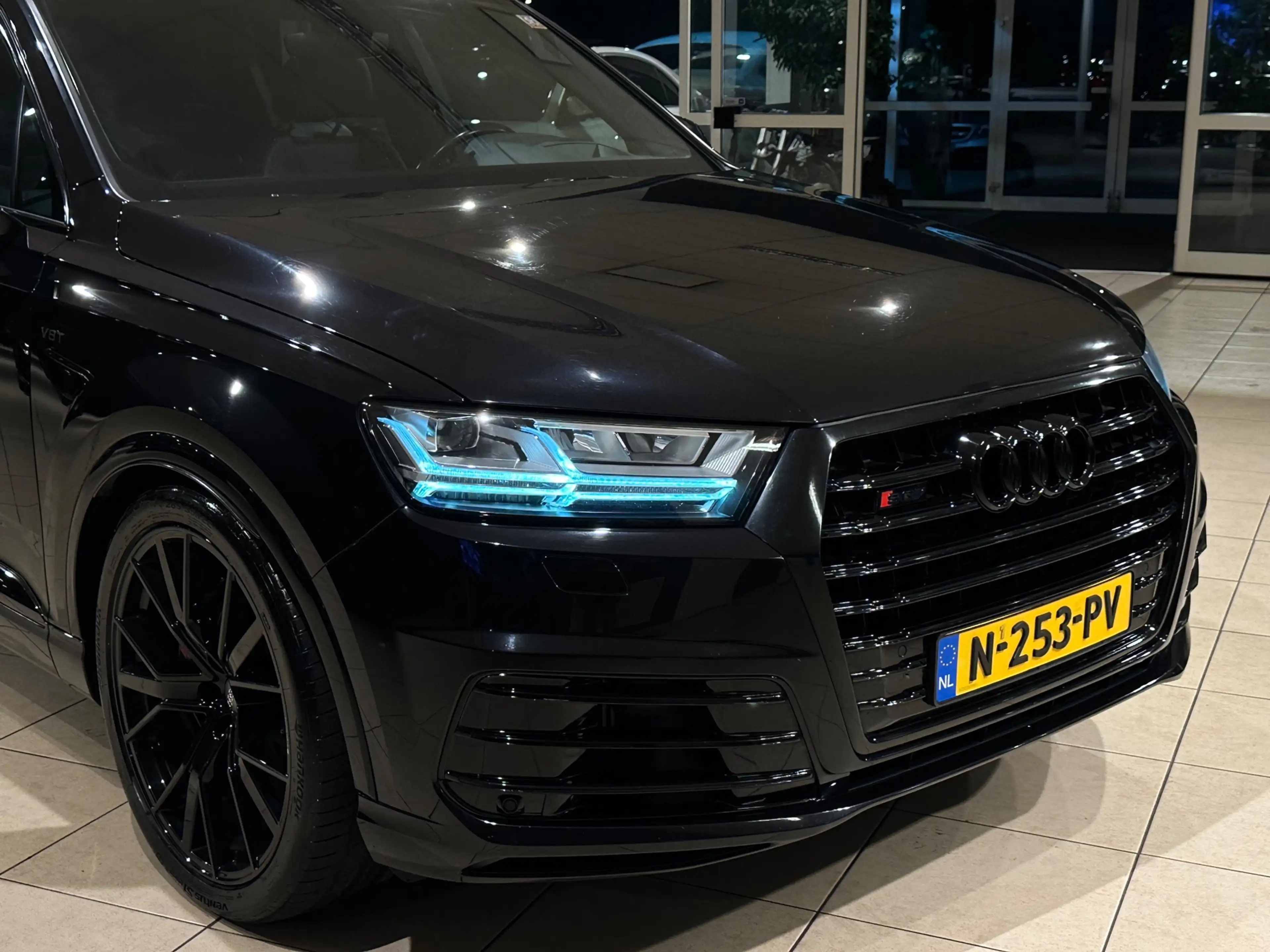 Audi SQ7 4.0 TDI Quattro Pro Line + Panorama/HUD/Black Edit — photo 5