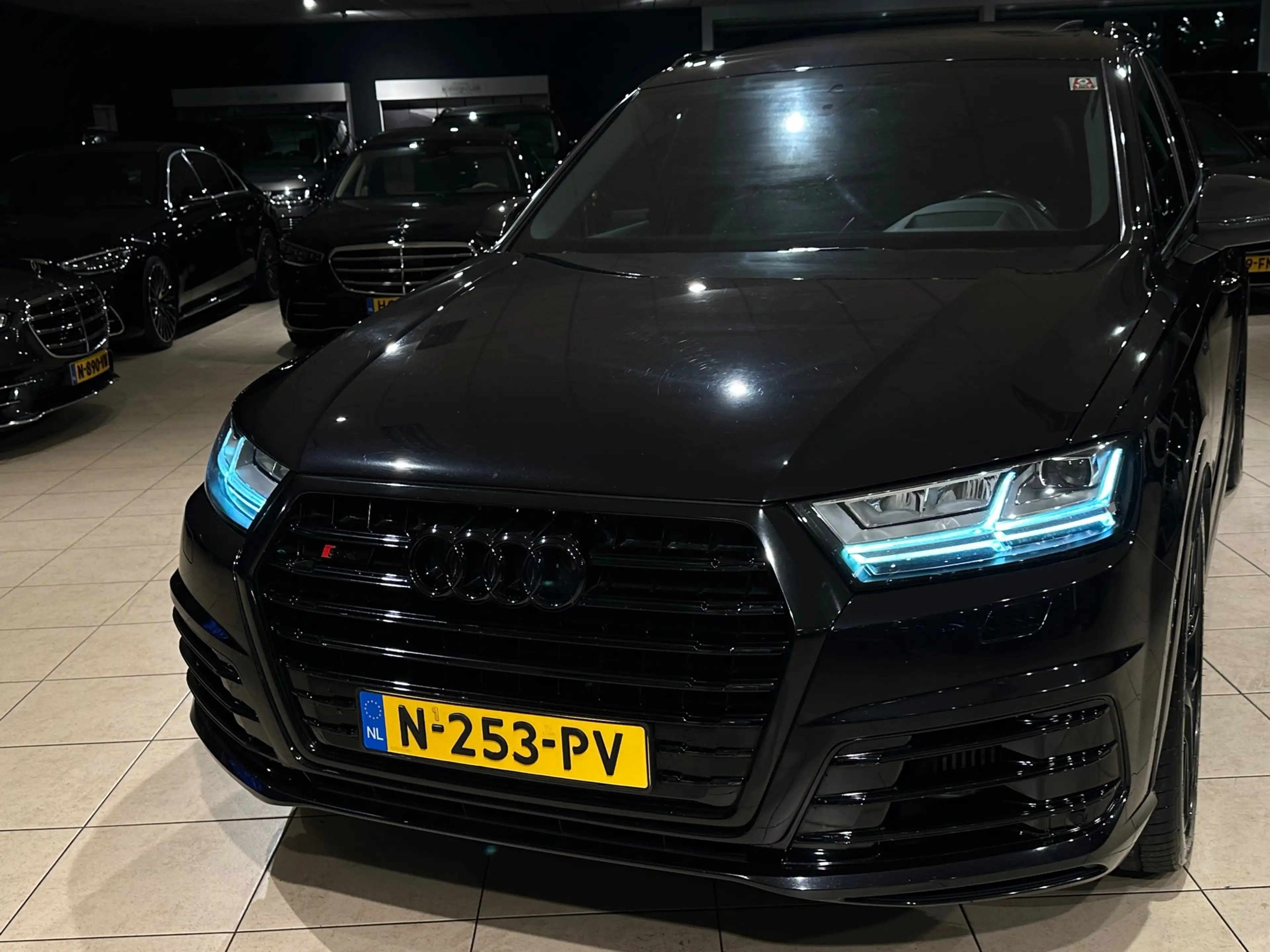 Audi SQ7 4.0 TDI Quattro Pro Line + Panorama/HUD/Black Edit — photo 3