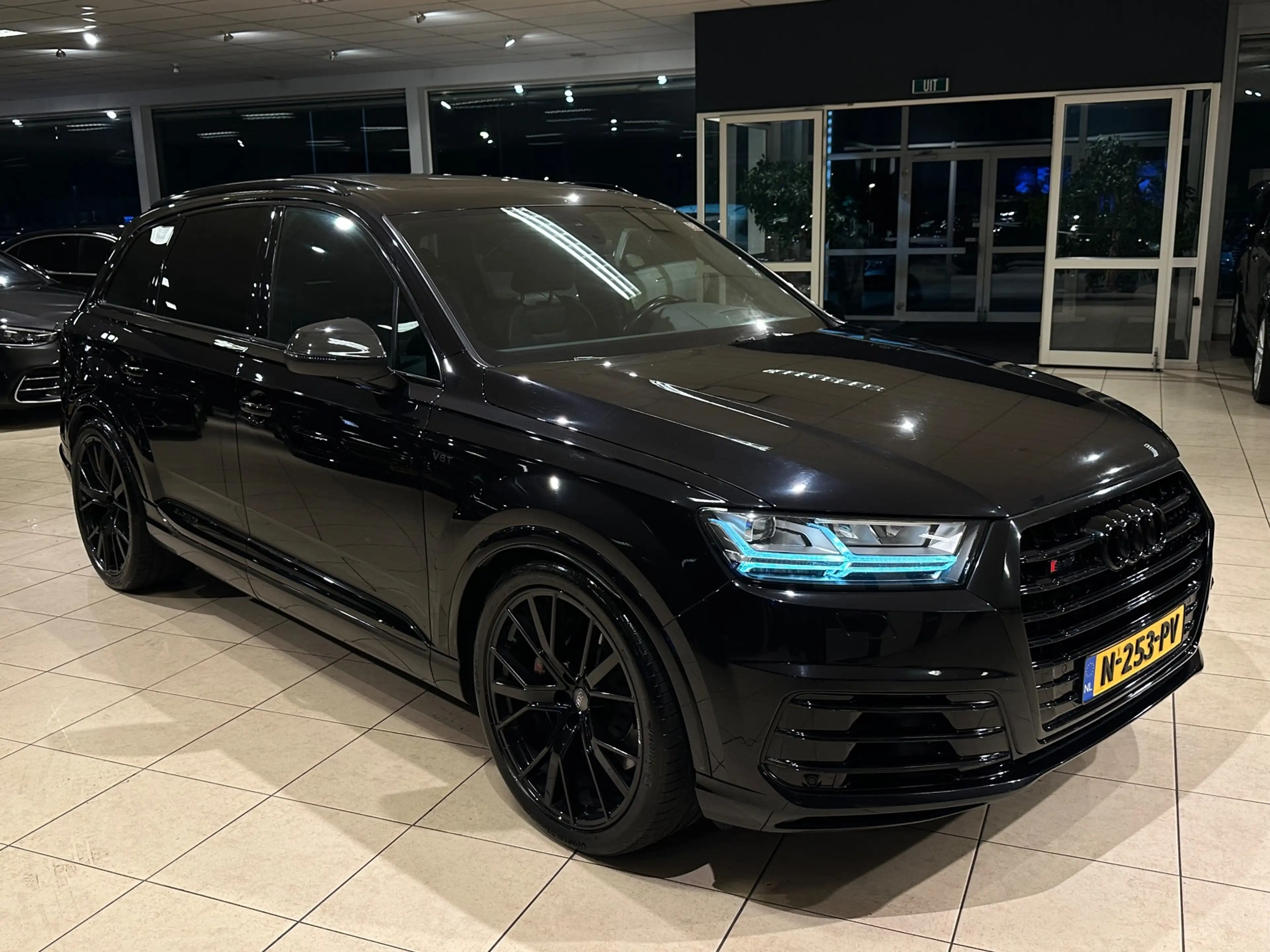 Audi SQ7 4.0 TDI Quattro Pro Line + Panorama/HUD/Black Edit — photo 6