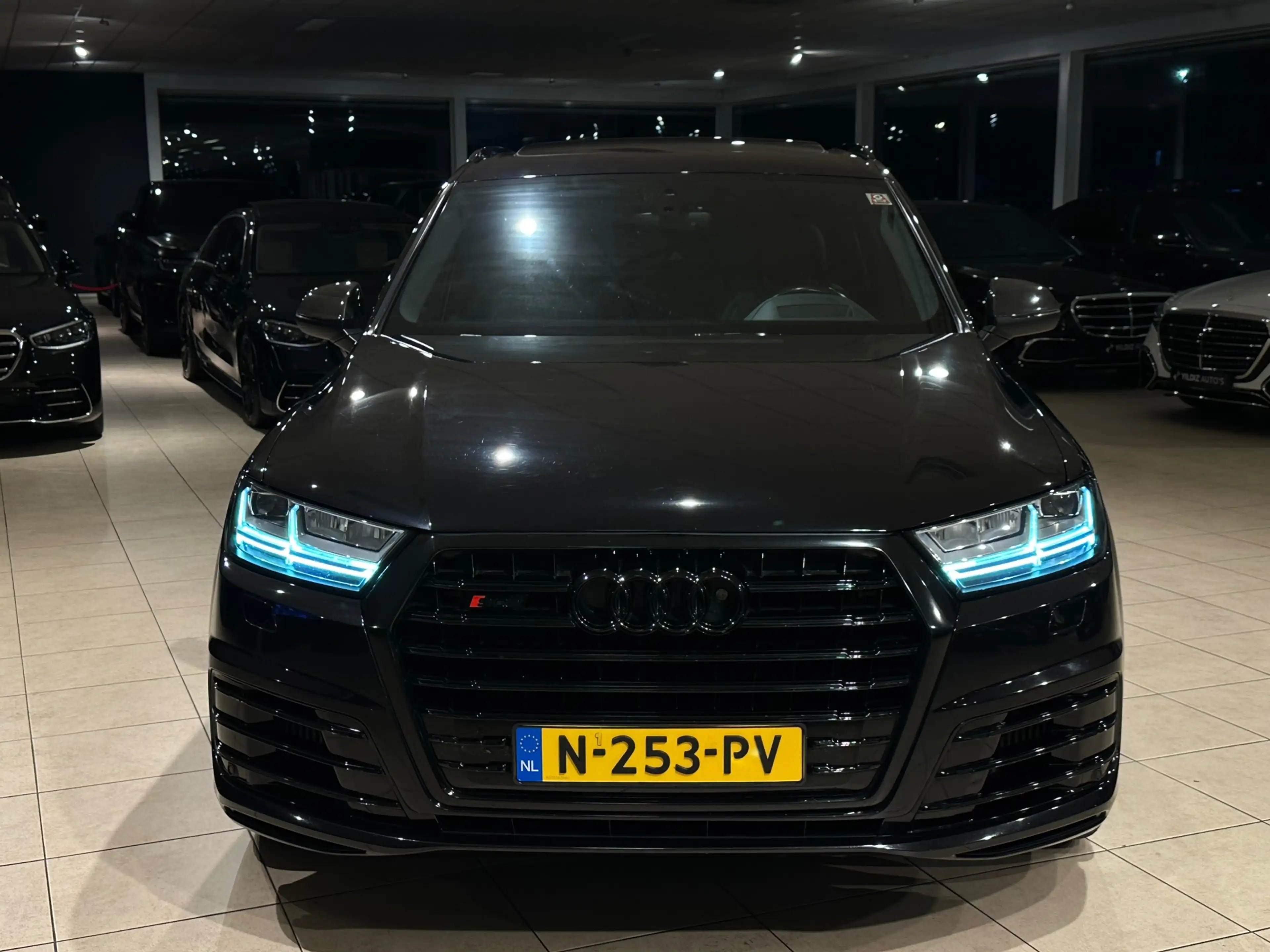 Audi SQ7 4.0 TDI Quattro Pro Line + Panorama/HUD/Black Edit — photo 4