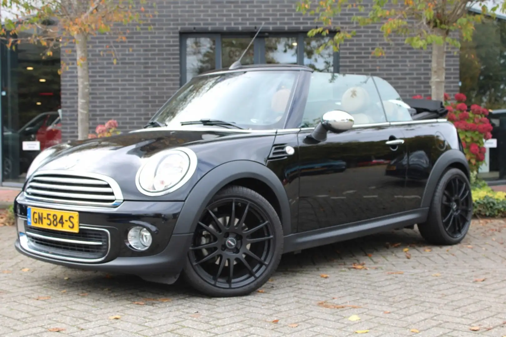 MINI Cooper Cabrio Mini 1.6 Chili "RIJKLAARPRIJS" Zwart - 2