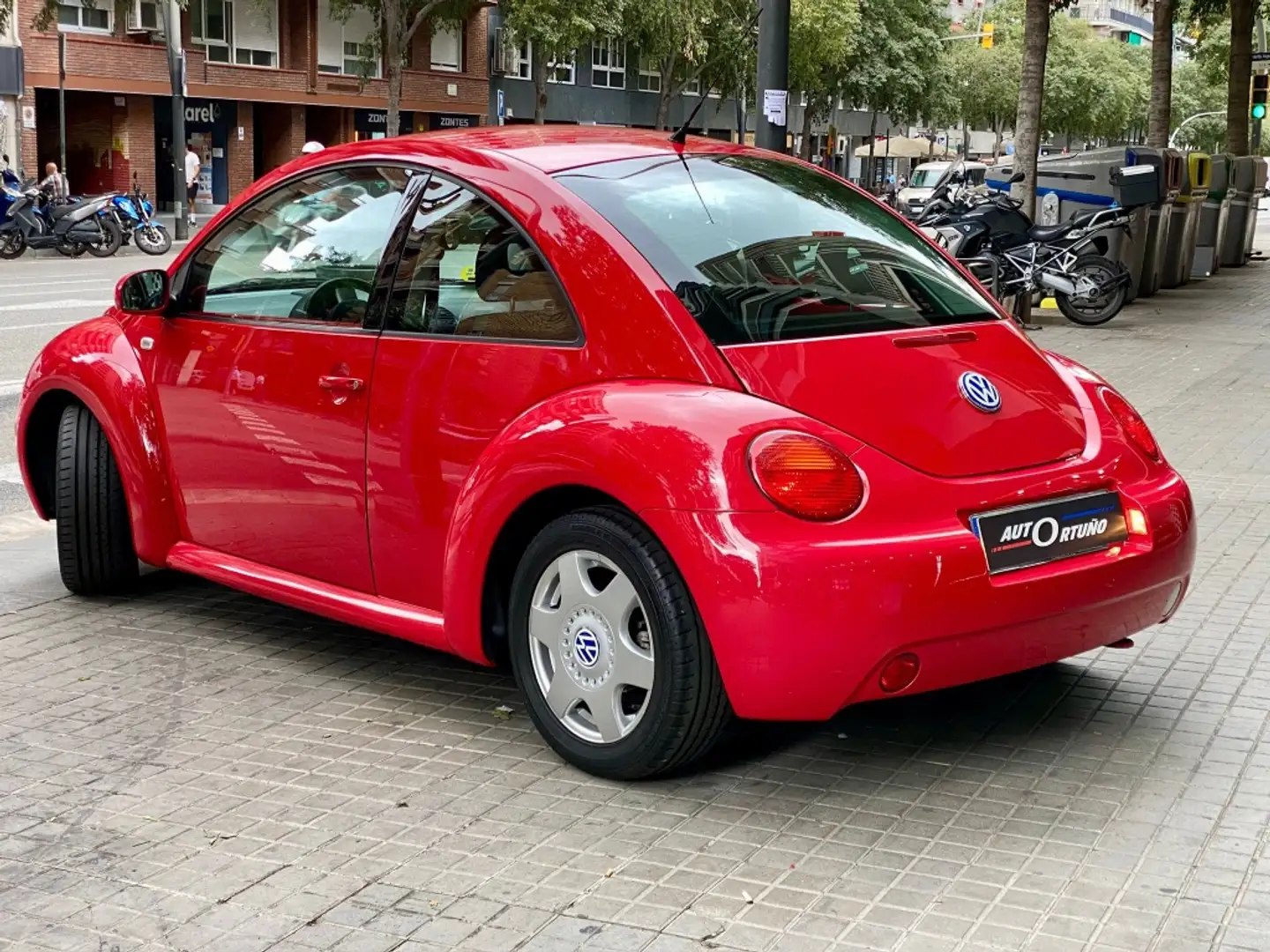 Volkswagen Beetle 1.6 Aut. Red - 2