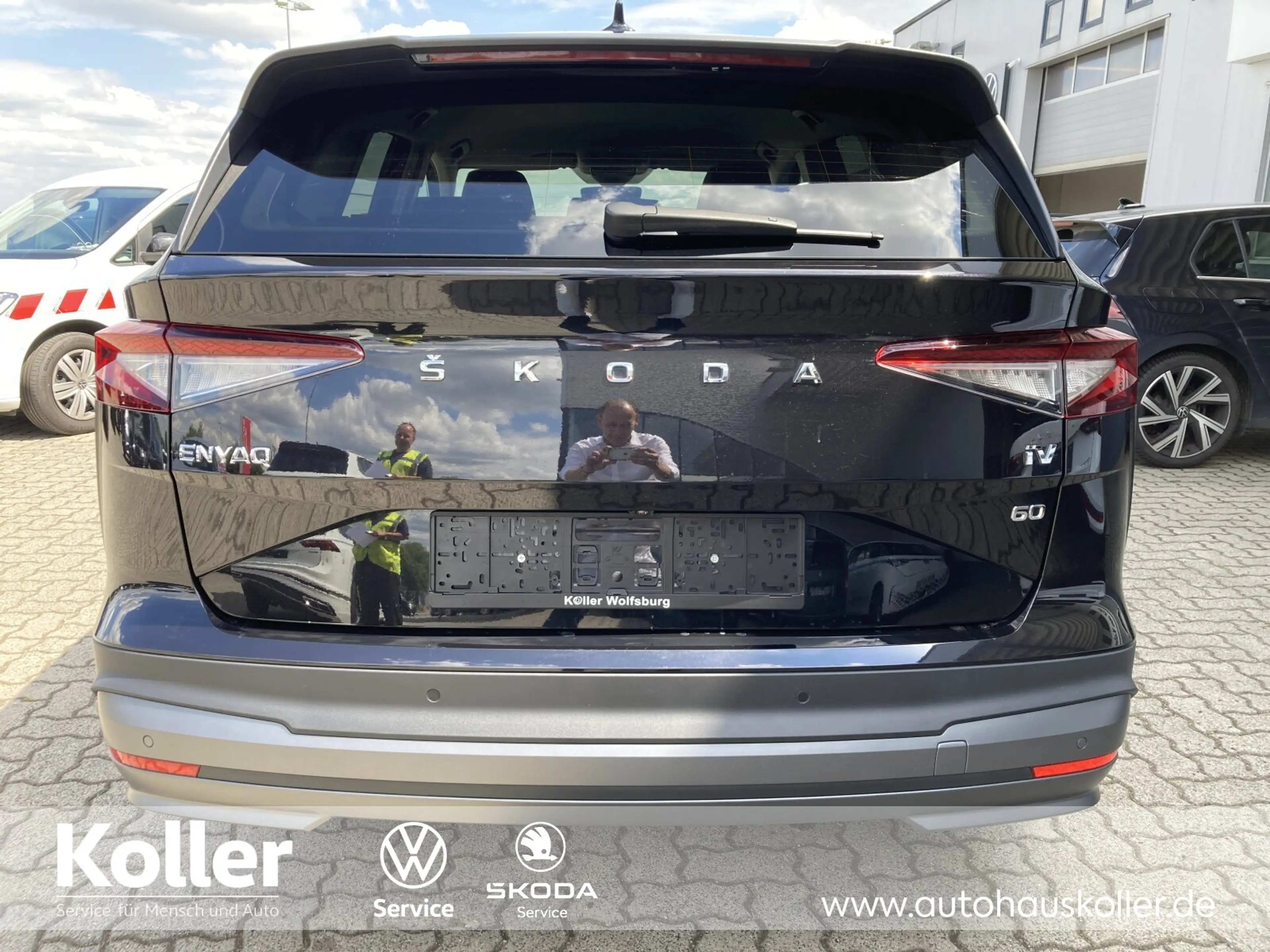 Skoda Enyaq Enyaq iV 60 Loft AHK TParken el.HK Area View ACC — photo 5