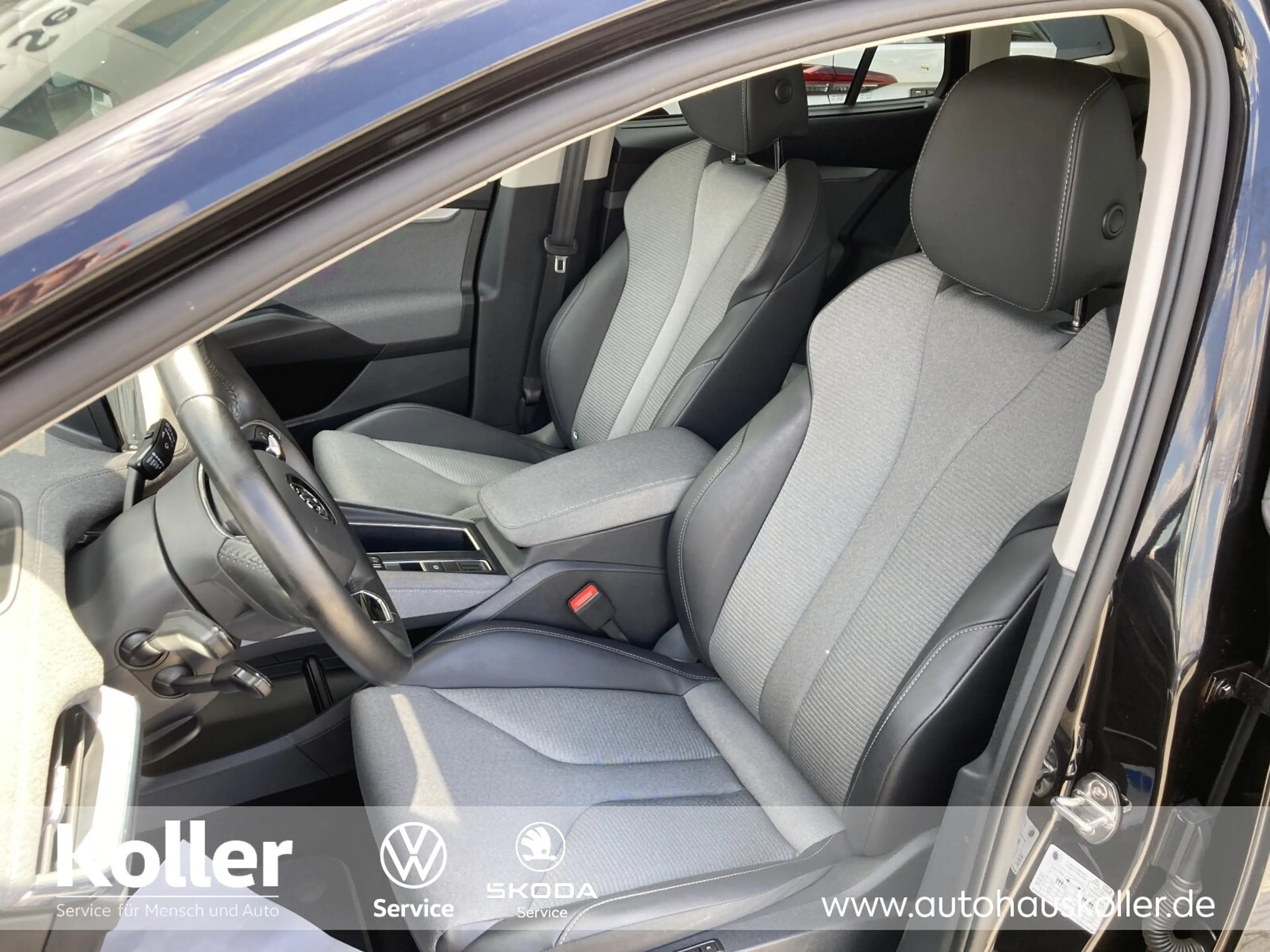 Skoda Enyaq Enyaq iV 60 Loft AHK TParken el.HK Area View ACC — photo 9