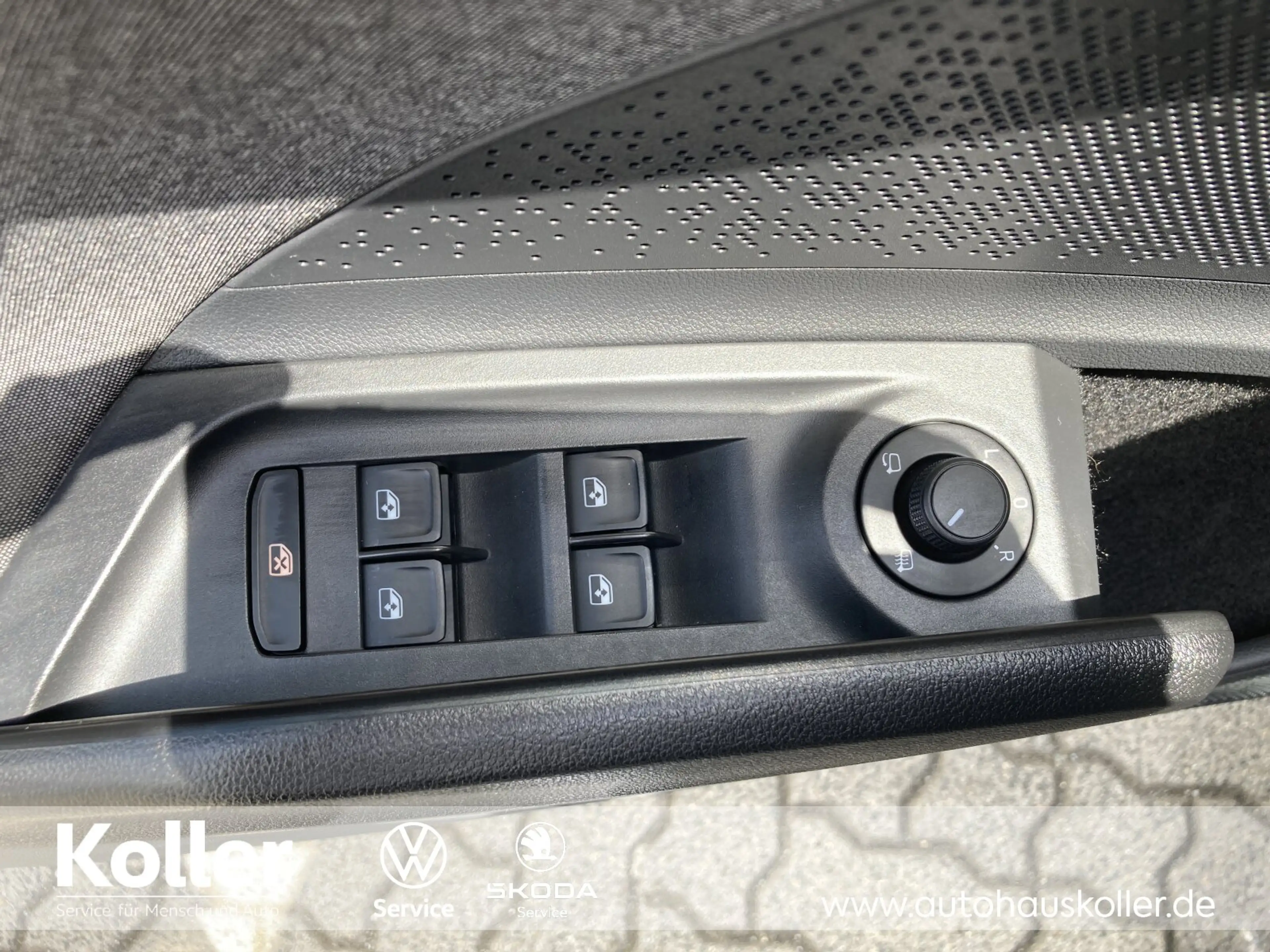 Skoda Enyaq Enyaq iV 60 Loft AHK TParken el.HK Area View ACC — photo 13