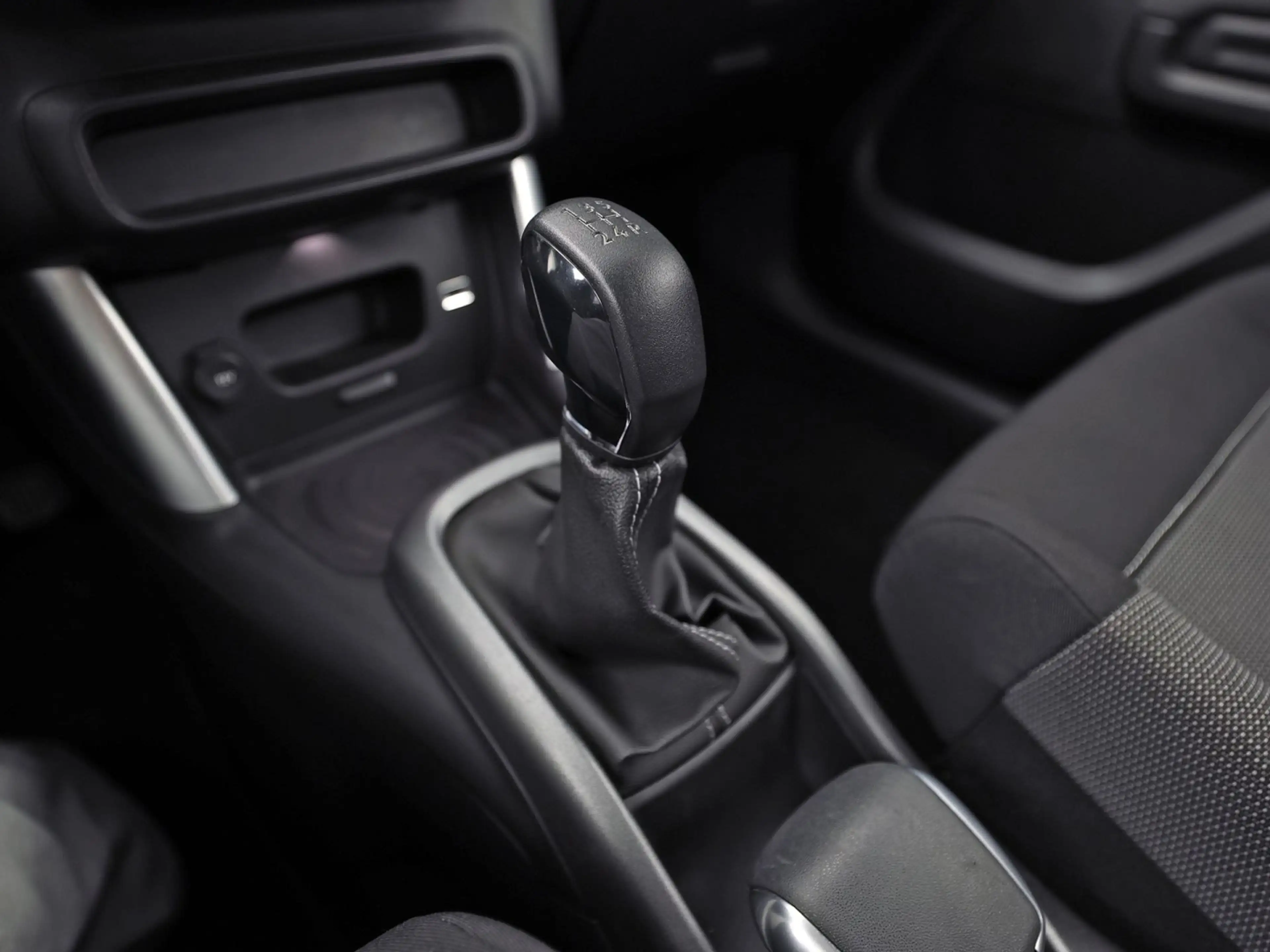Citroen C3 Aircross 1.2 PureTech Sport (APPLE CARPLAY, GROOT NAVI, LOG — photo 9