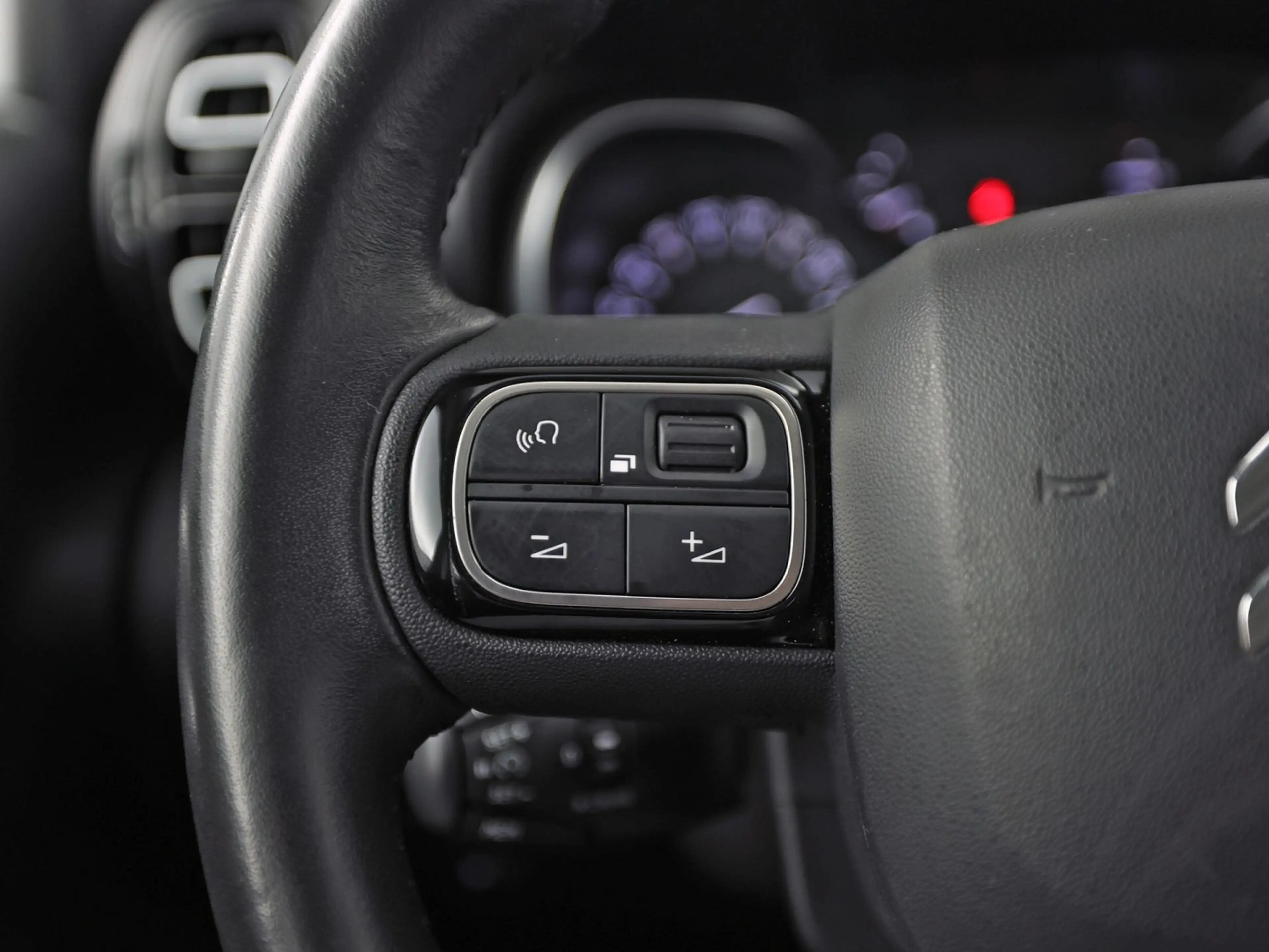 Citroen C3 Aircross 1.2 PureTech Sport (APPLE CARPLAY, GROOT NAVI, LOG — photo 17