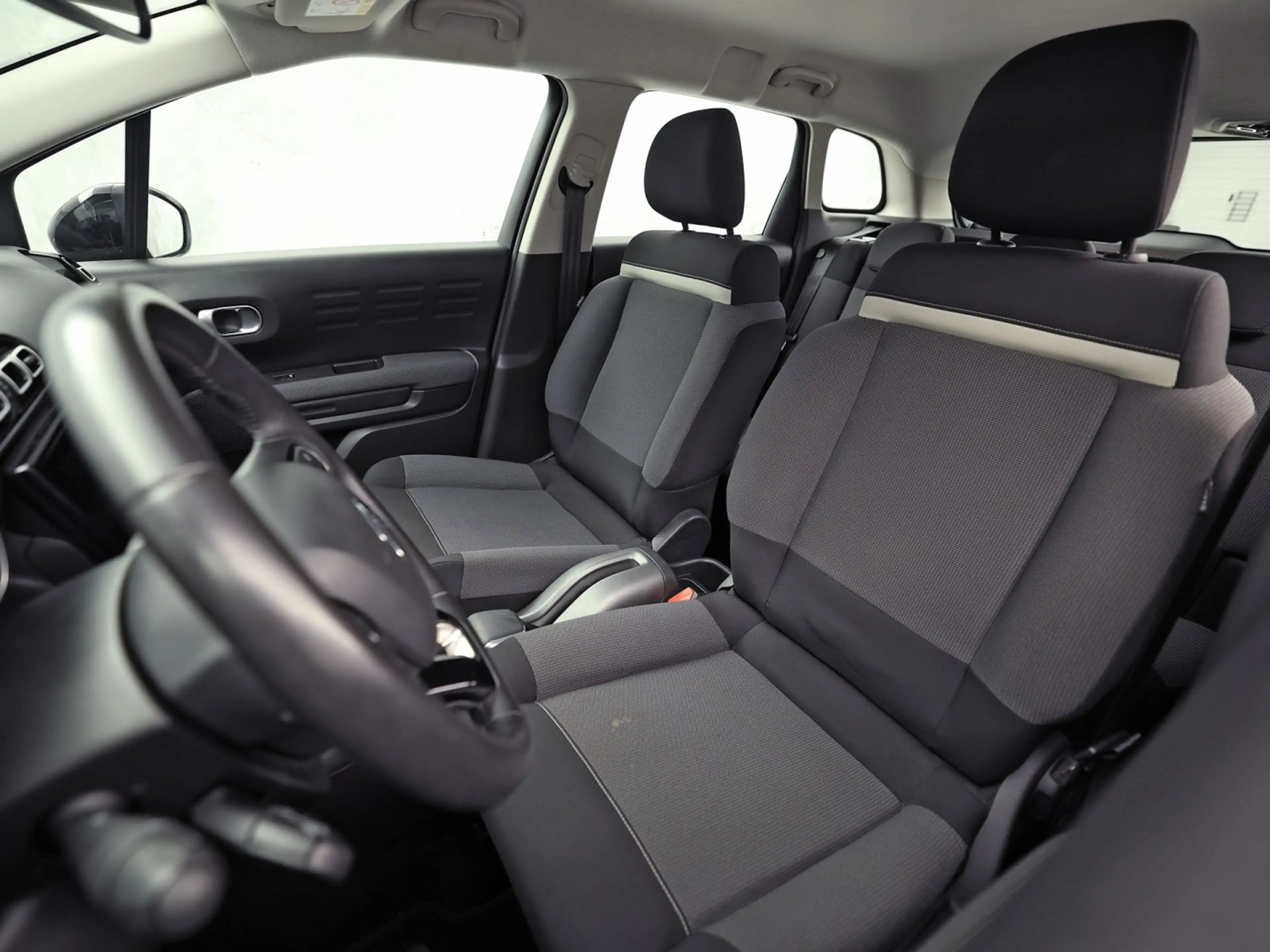 Citroen C3 Aircross 1.2 PureTech Sport (APPLE CARPLAY, GROOT NAVI, LOG — photo 13