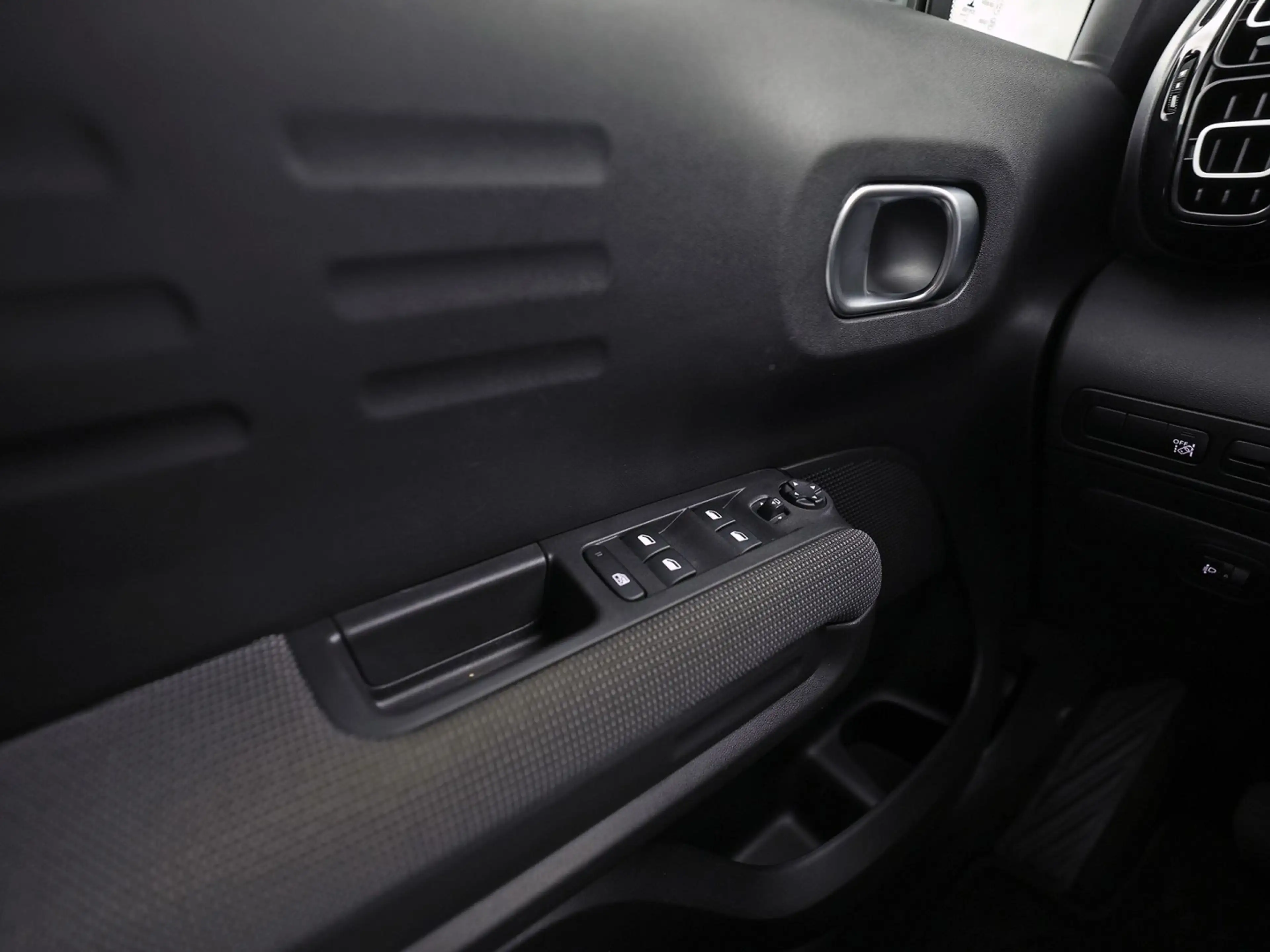 Citroen C3 Aircross 1.2 PureTech Sport (APPLE CARPLAY, GROOT NAVI, LOG — photo 23