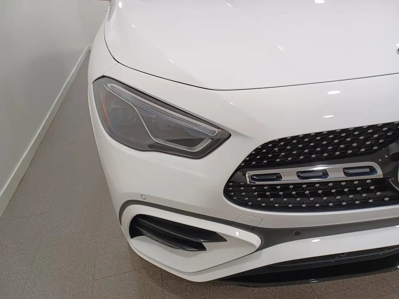 Mercedes-Benz GLA снимка Mercedes-Benz GLA