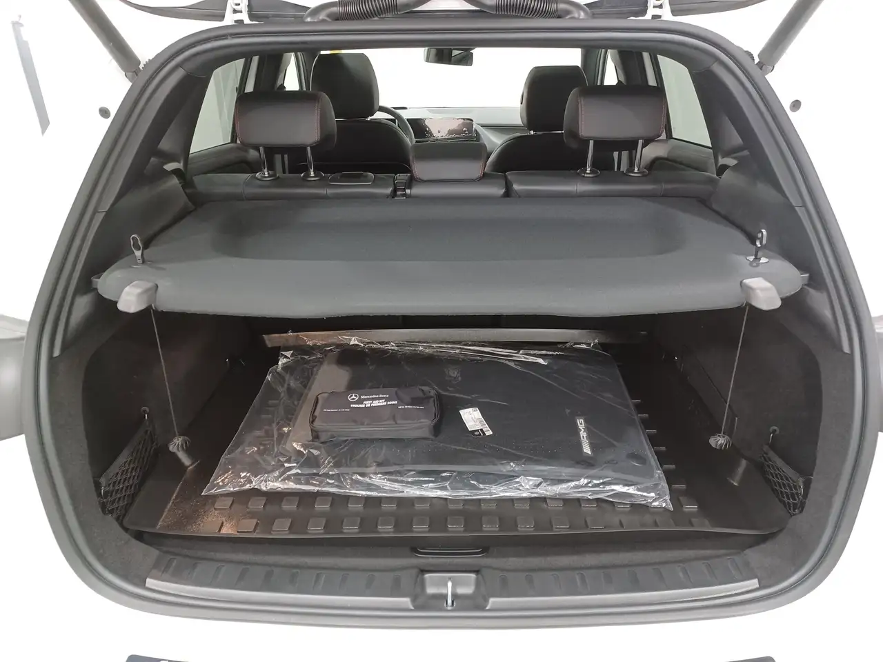Mercedes-Benz GLA снимка Mercedes-Benz GLA