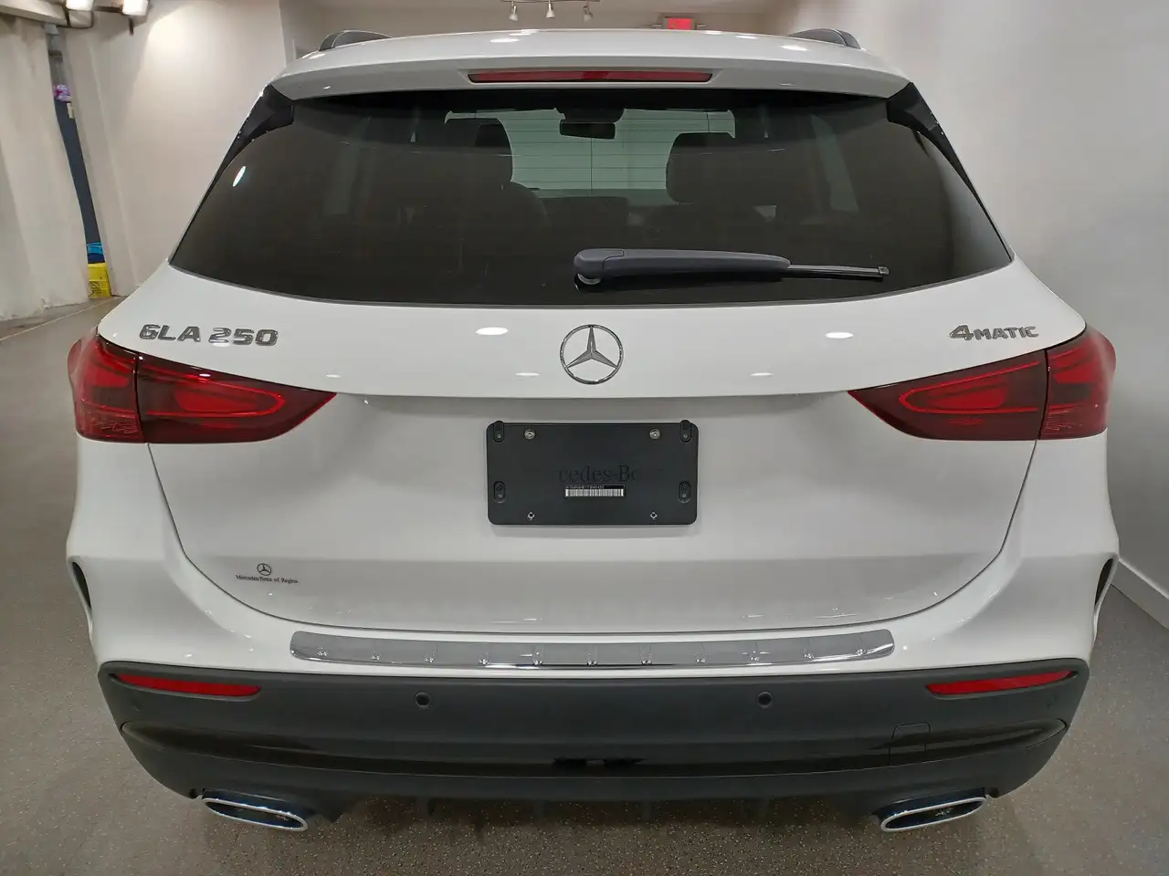 Mercedes-Benz GLA снимка Mercedes-Benz GLA